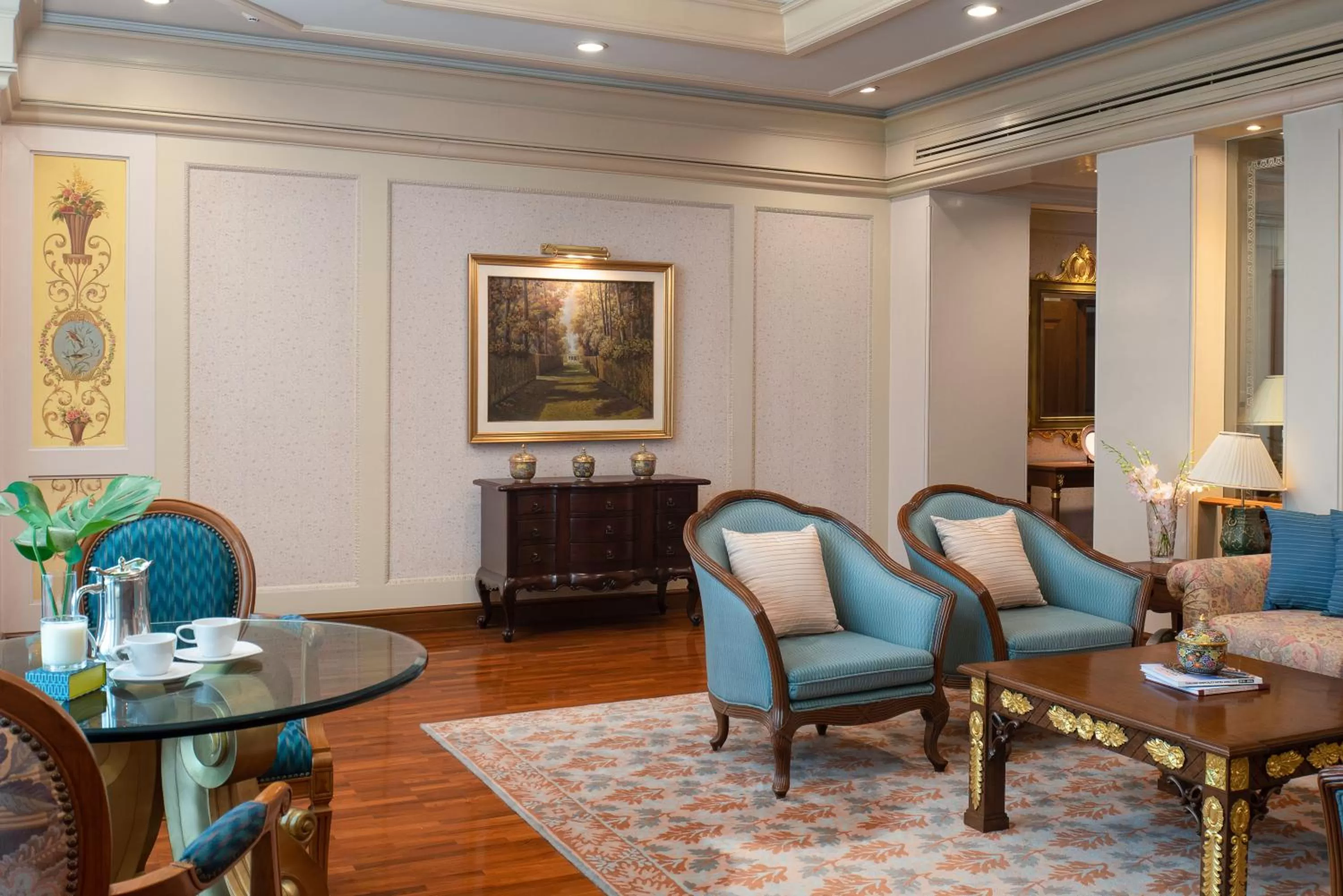 Living room in The Emerald Hotel