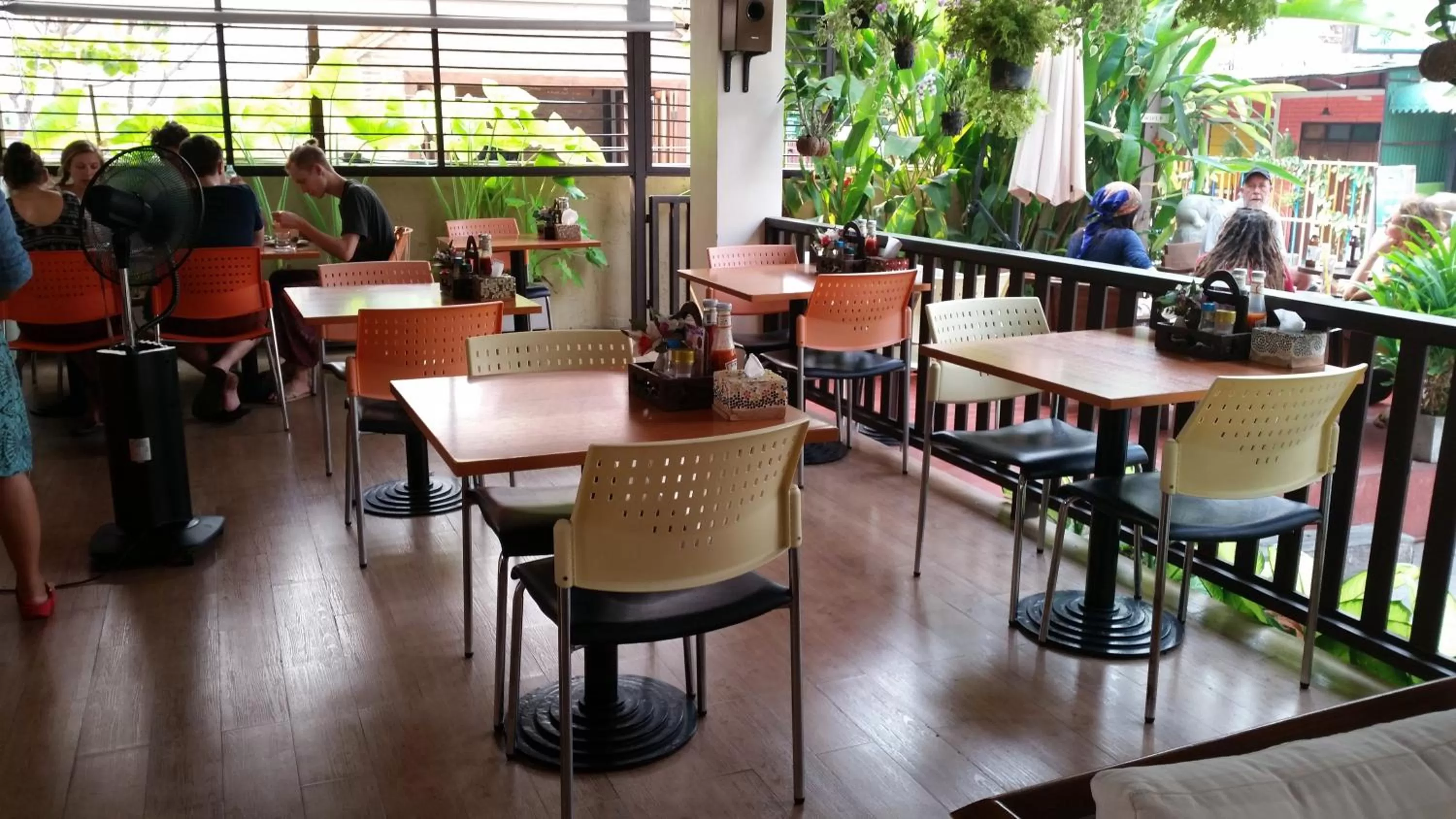 Restaurant/places to eat in BB Mantra Boutique Hotel
