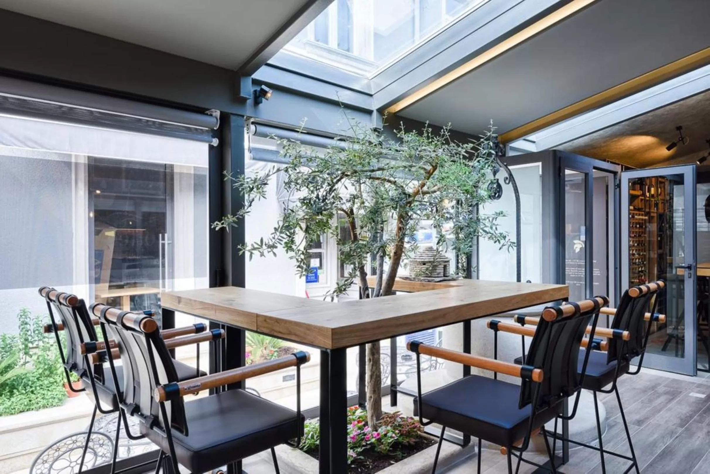 Restaurant/places to eat in Hotel Galija