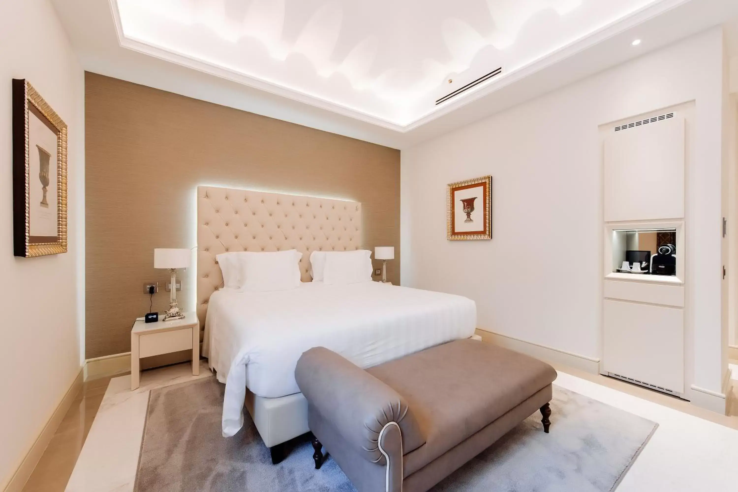 Bed in Aleph Rome Hotel, Curio Collection By Hilton