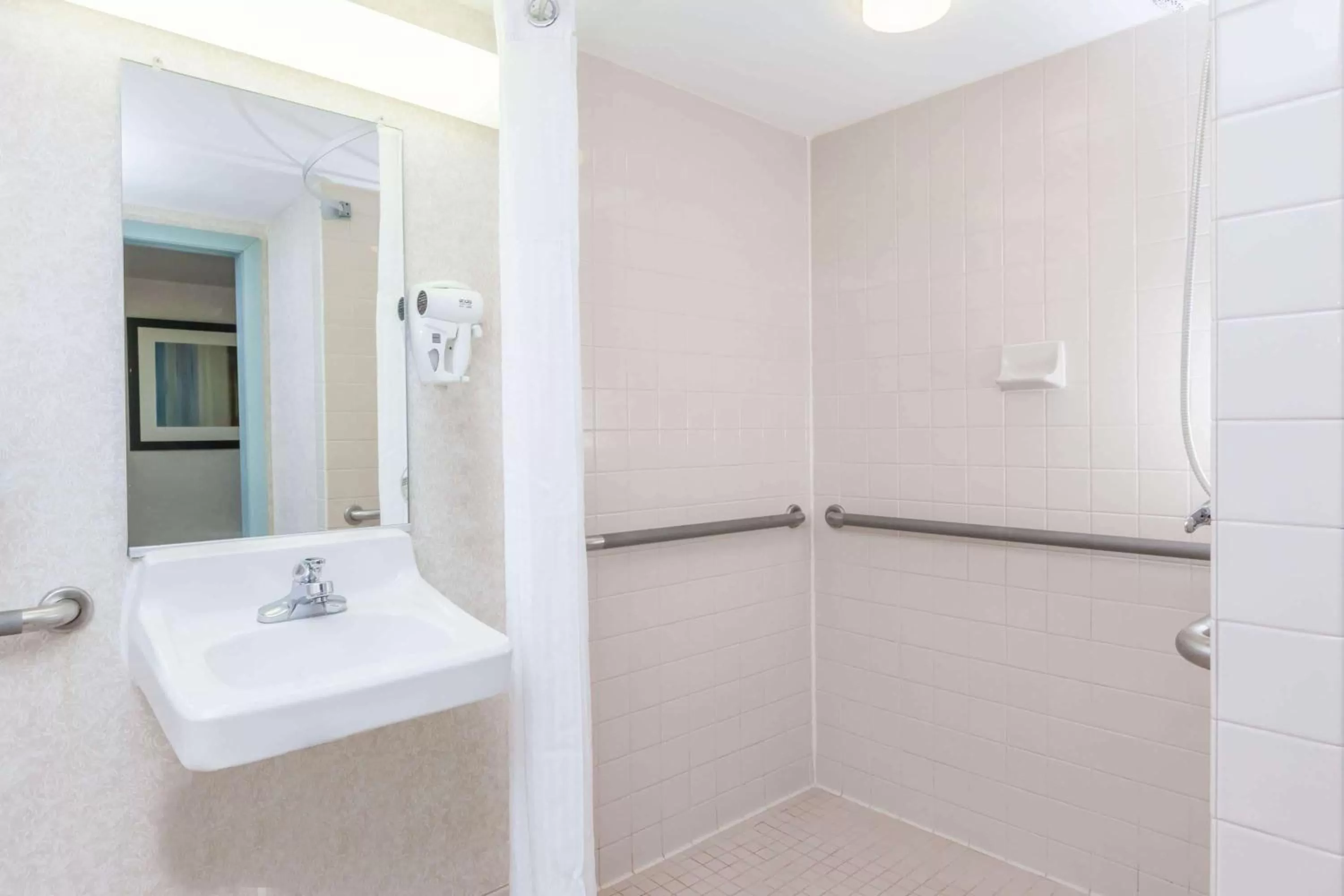 Bathroom in Wyndham Virginia Beach Oceanfront