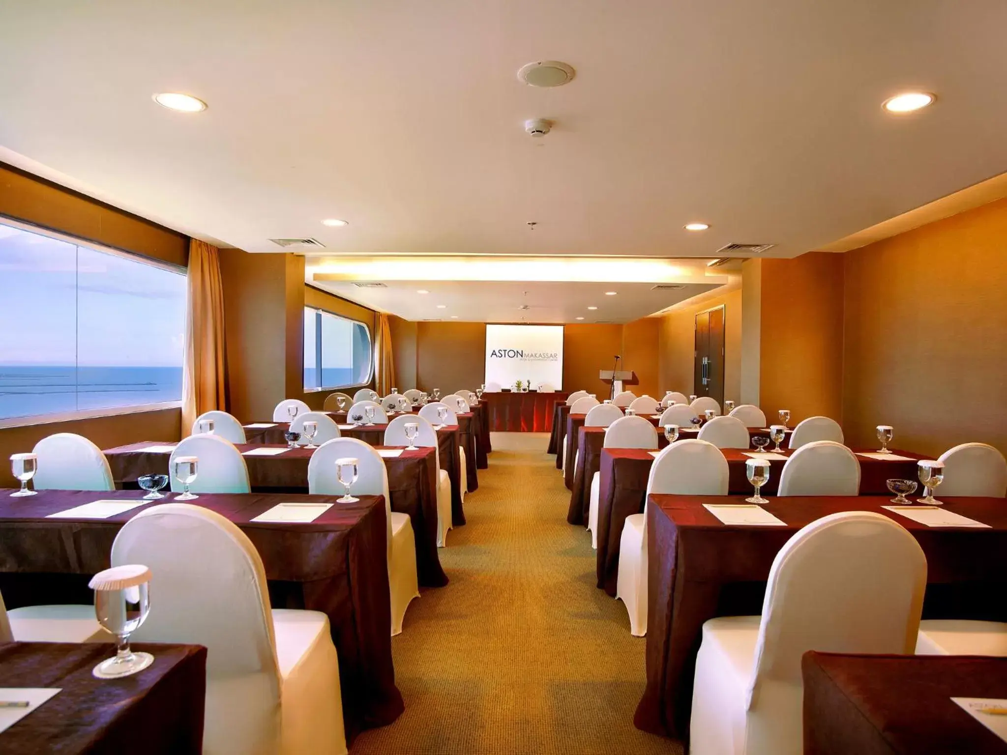 Business facilities, Restaurant/Places to Eat in ASTON Makassar Hotel & Convention Center