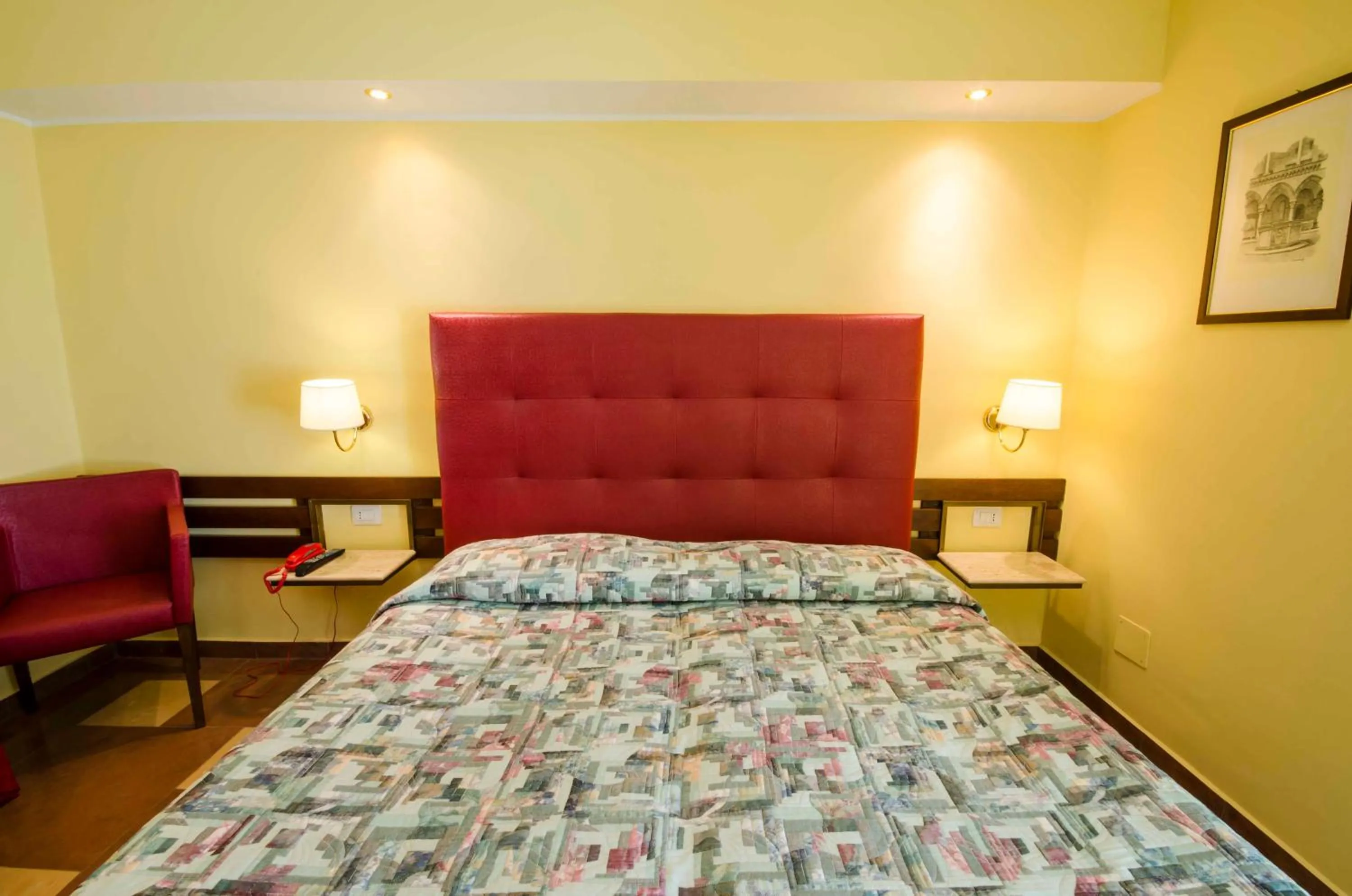 Photo of the whole room, Bed in Hotel Tarconte