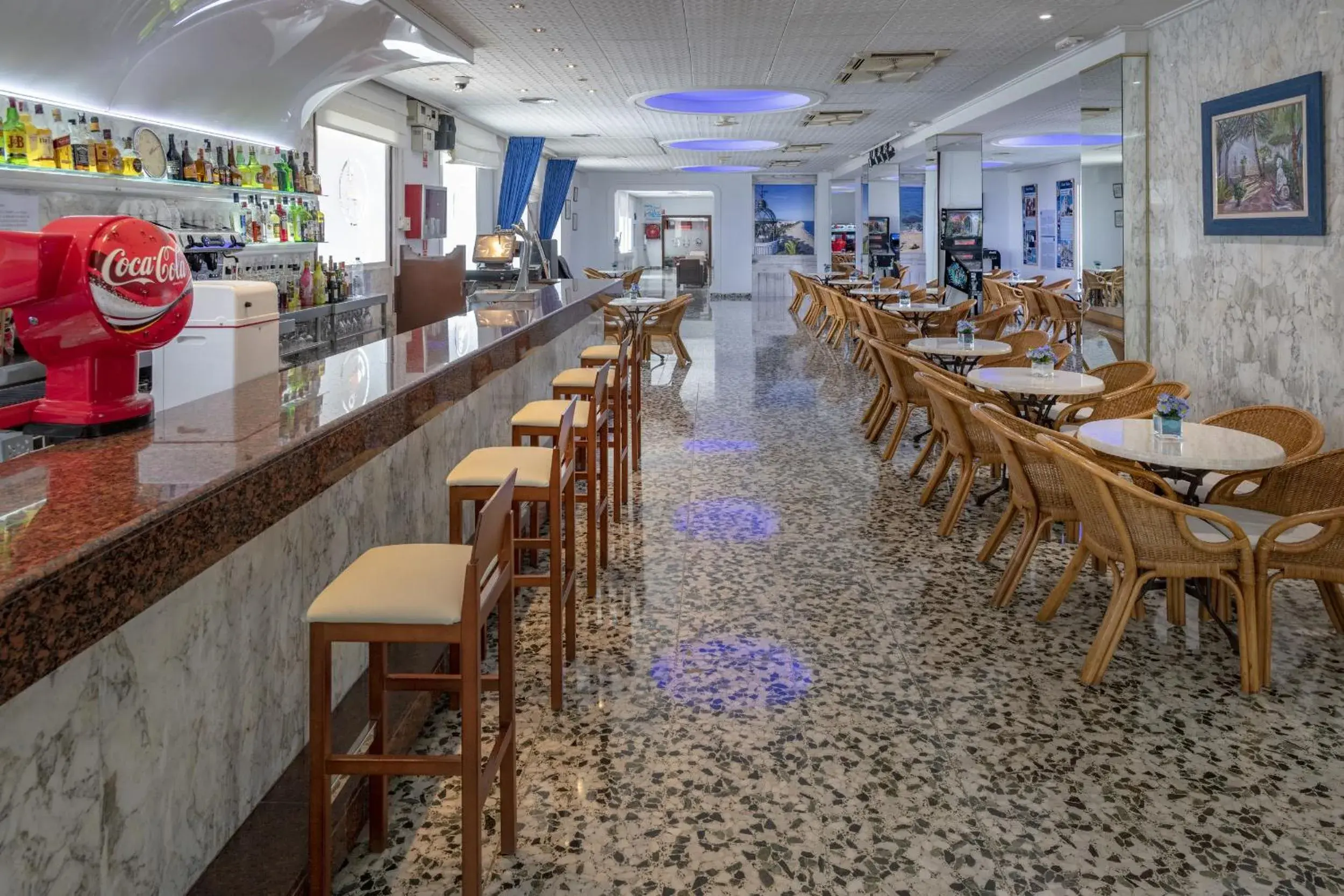 Lounge or bar, Restaurant/Places to Eat in GHT Balmes, Hotel-Aparthotel&SPLASH