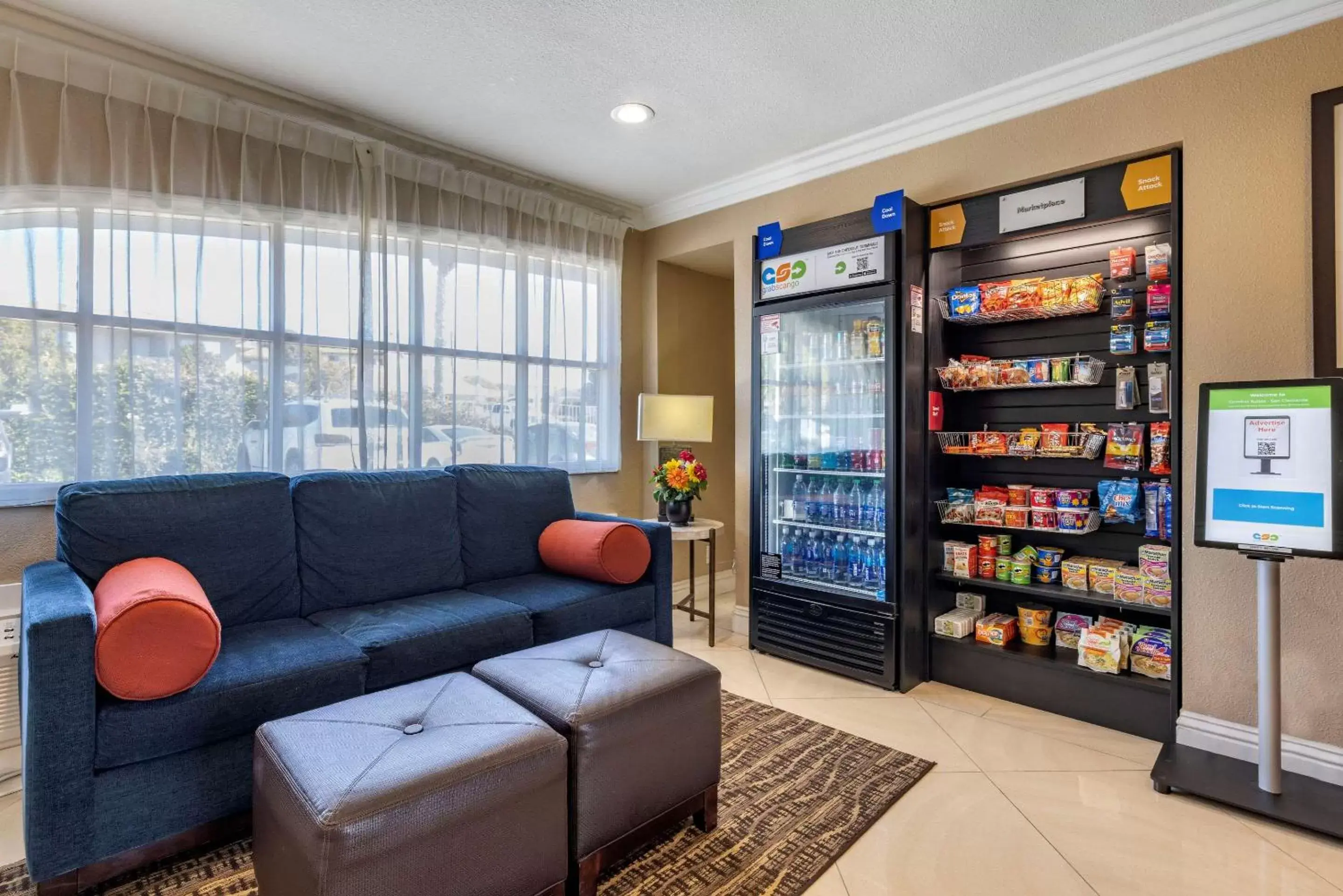 Lobby or reception in Comfort Suites San Clemente Beach