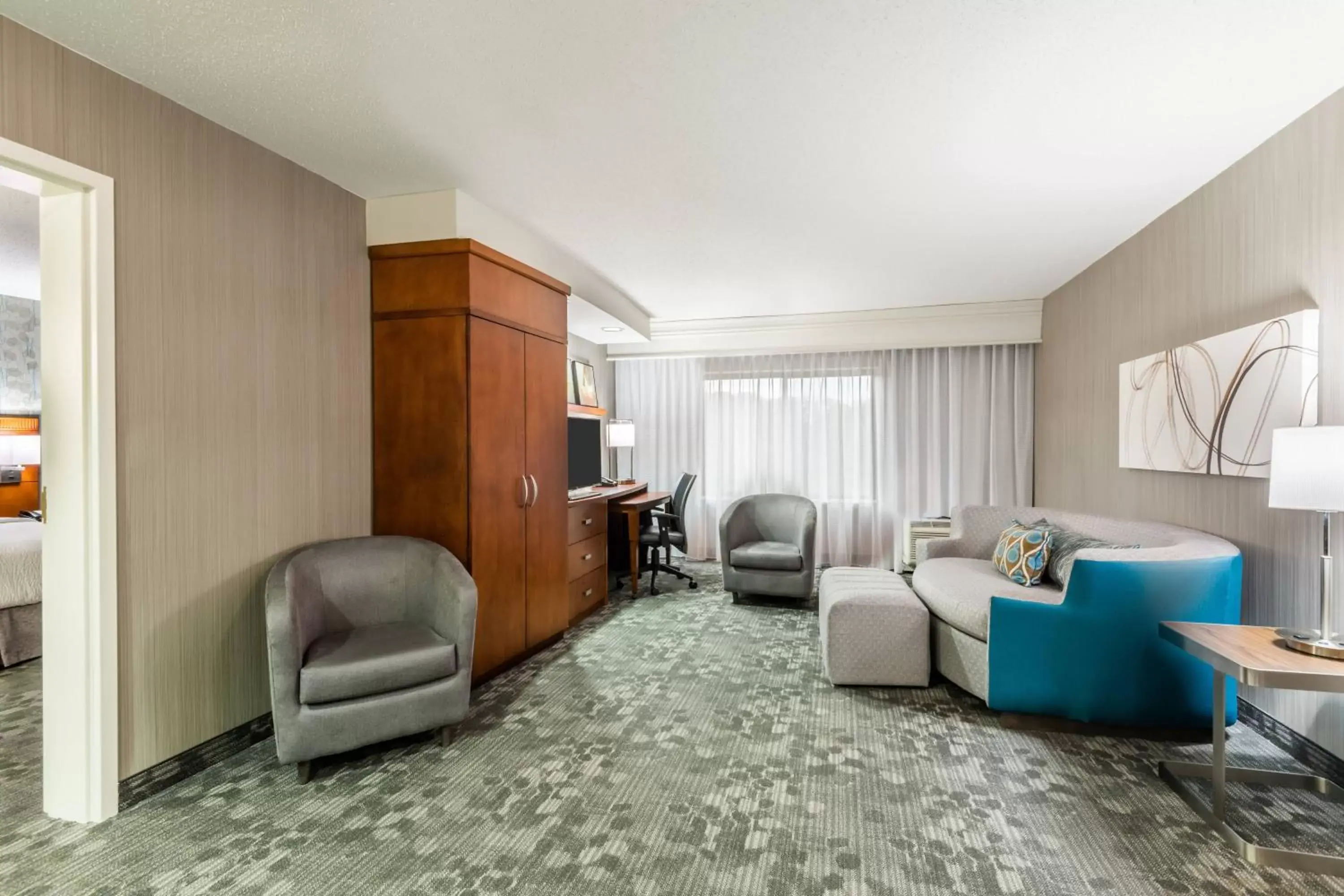 Living room, Seating Area in Courtyard by Marriott Providence Lincoln