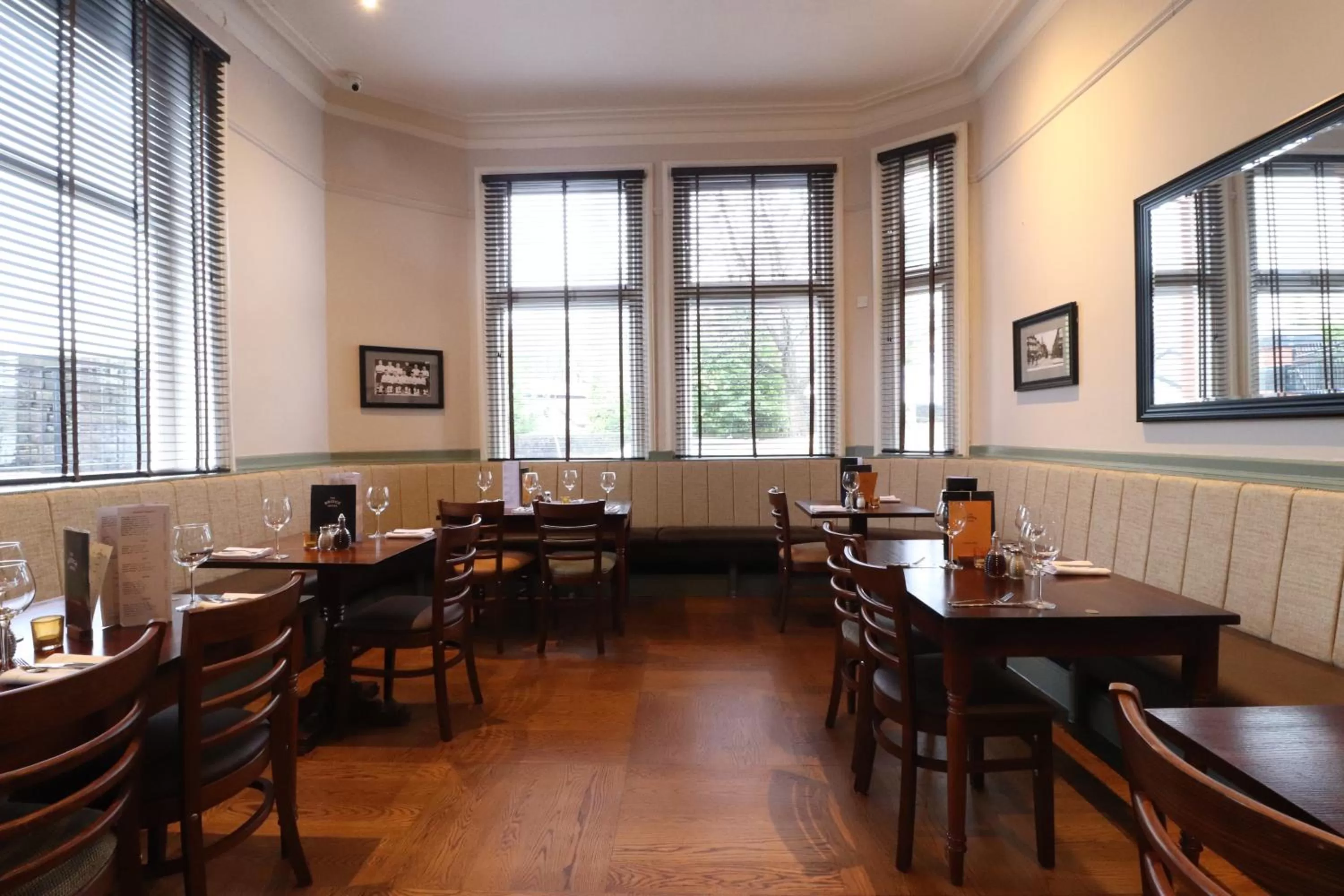 Restaurant/places to eat in The Bridge Inn Hotel