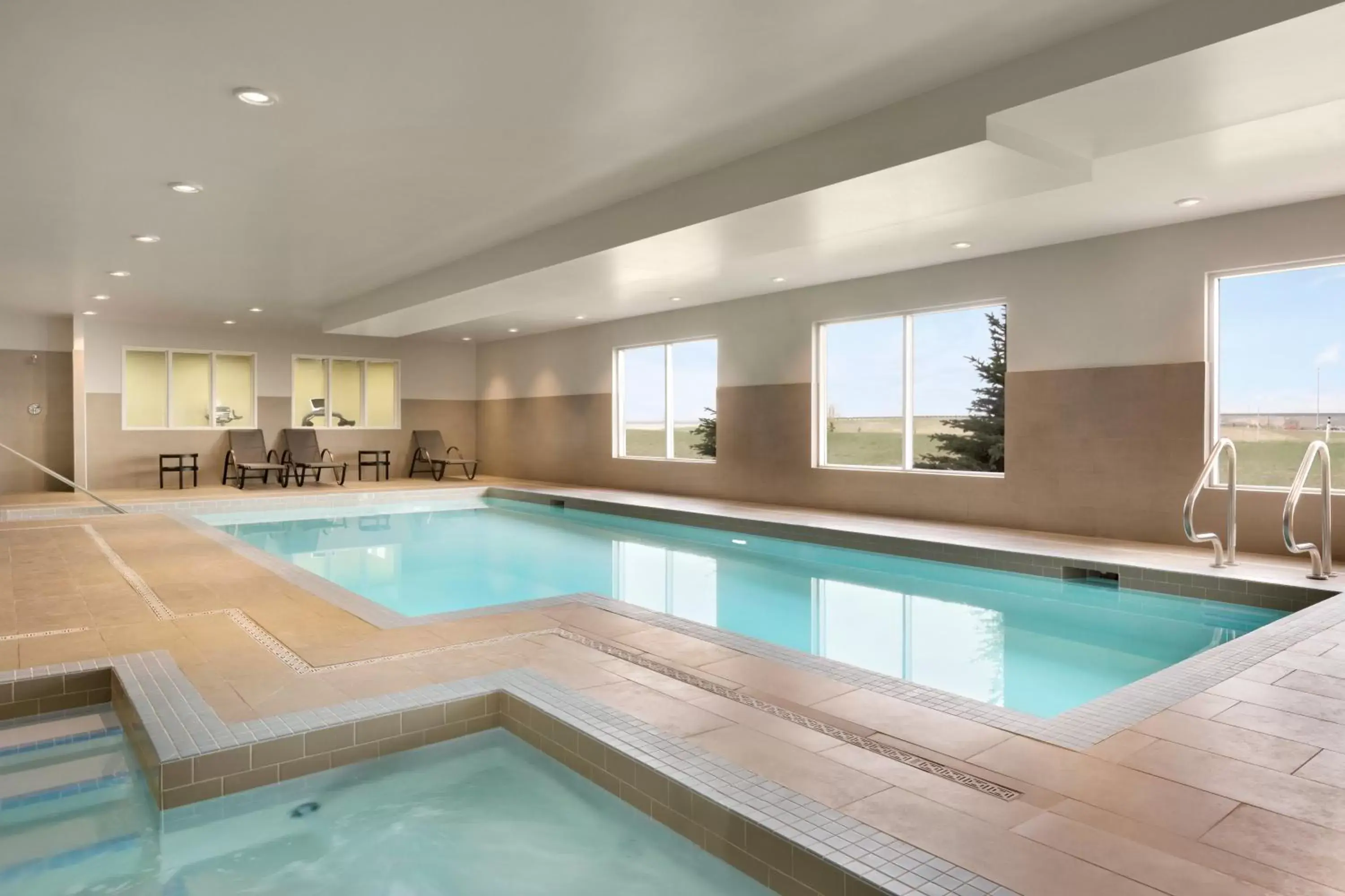 Hot Tub, Swimming Pool in Airdrie Inn and Suites