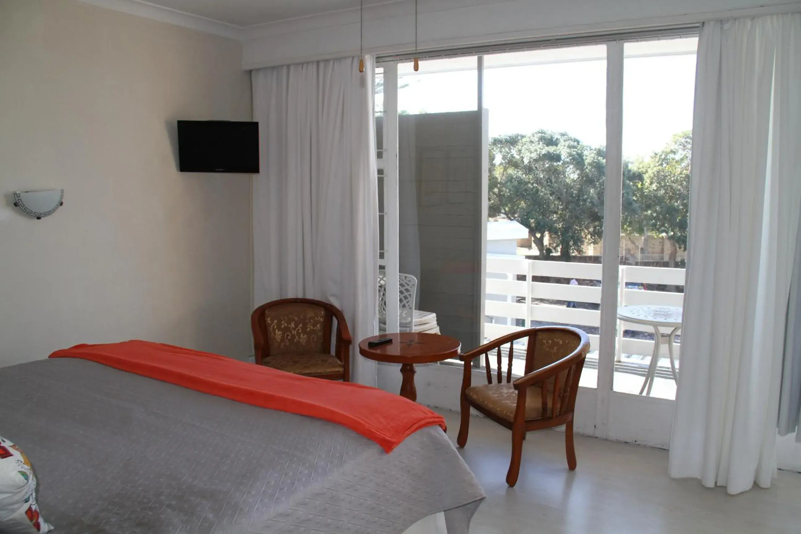 Garden view, Bed in Port Elizabeth Guest House
