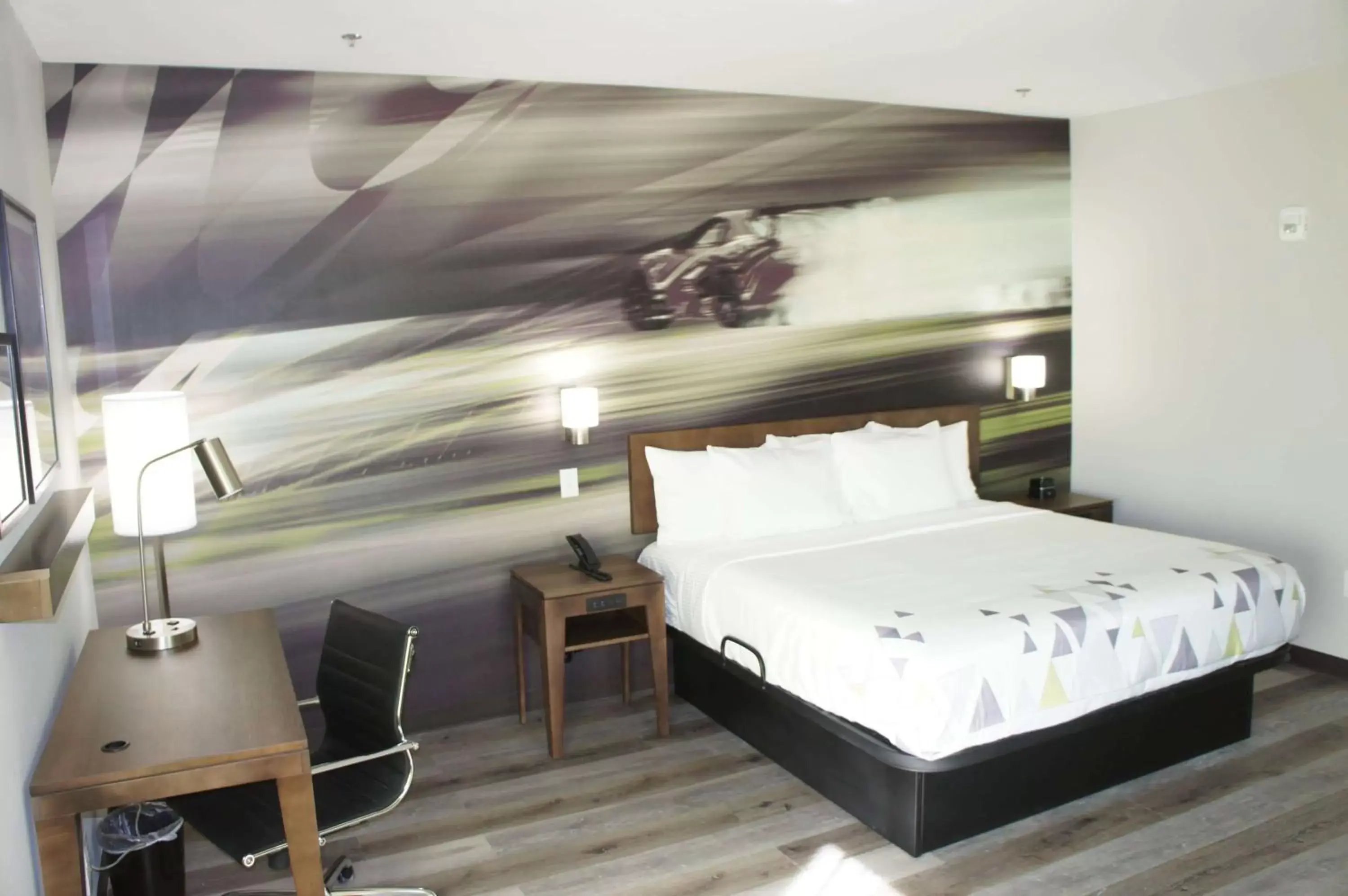 Photo of the whole room, Bed in La Quinta Inn & Suites by Wyndham Braselton