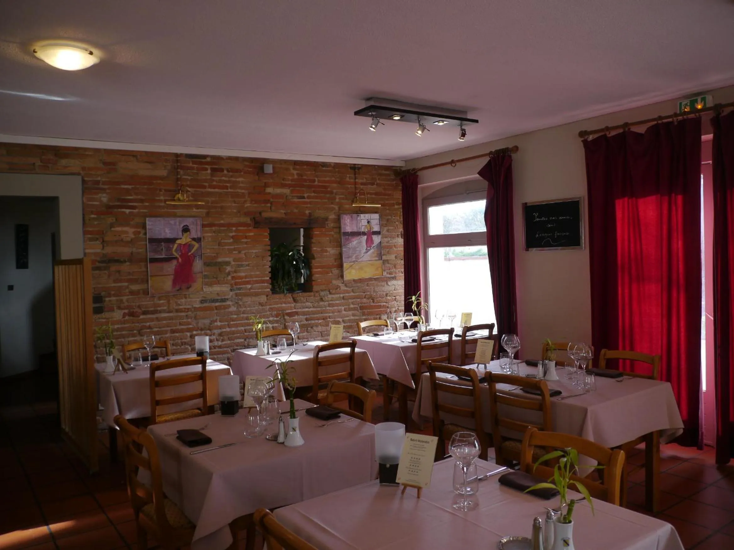 Restaurant/places to eat in Hôtel Le Barry, Toulouse Nord