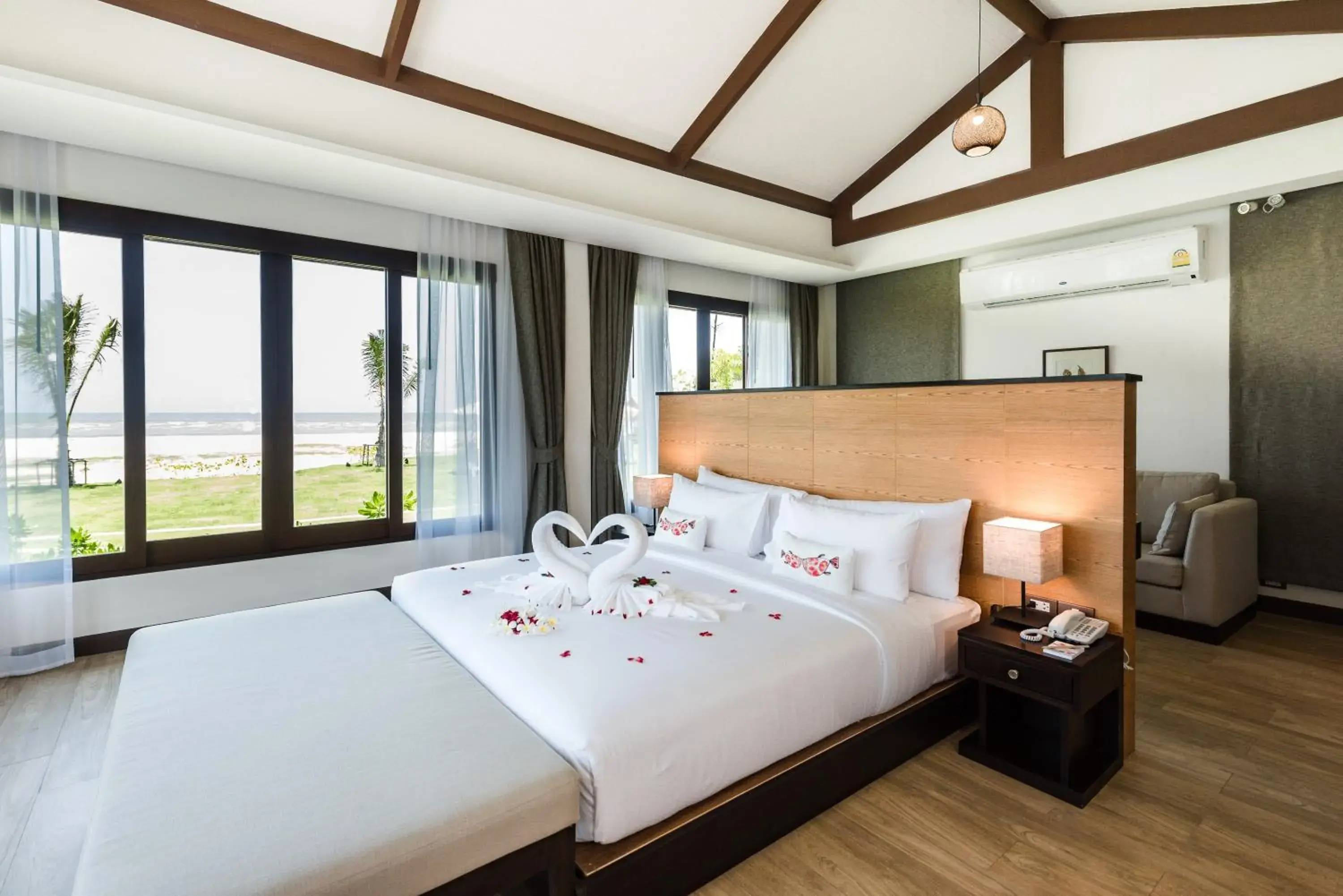 Bed in Triple Tree Beach Resort Bed in Triple Tree Beach Resort