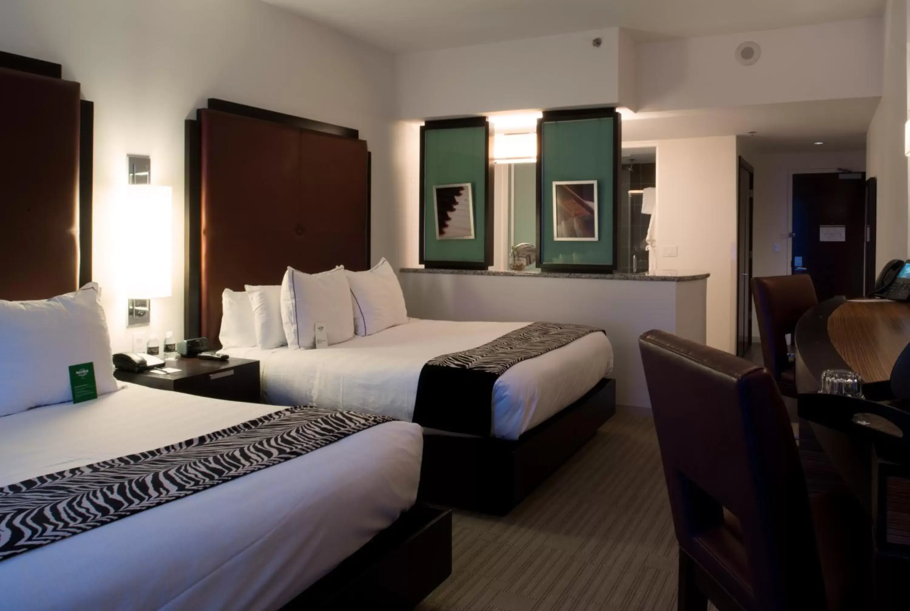 2 Queens Smoking Royal Tower with View in Hard Rock Hotel & Casino Biloxi 2 Queens Smoking Royal Tower with View in Hard Rock Hotel & Casino Biloxi