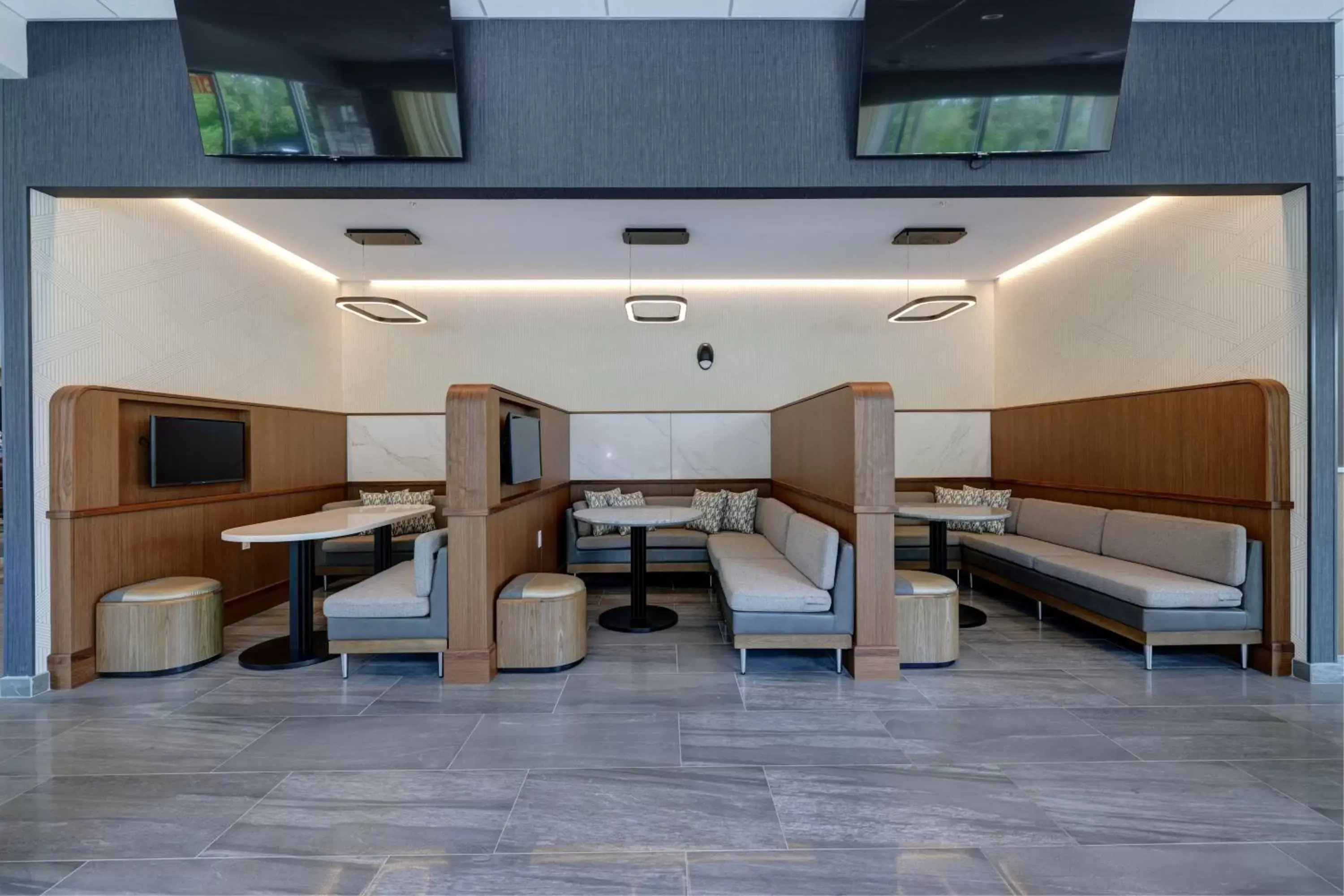 Restaurant/places to eat, Seating Area in Courtyard by Marriott Iowa City University Heights