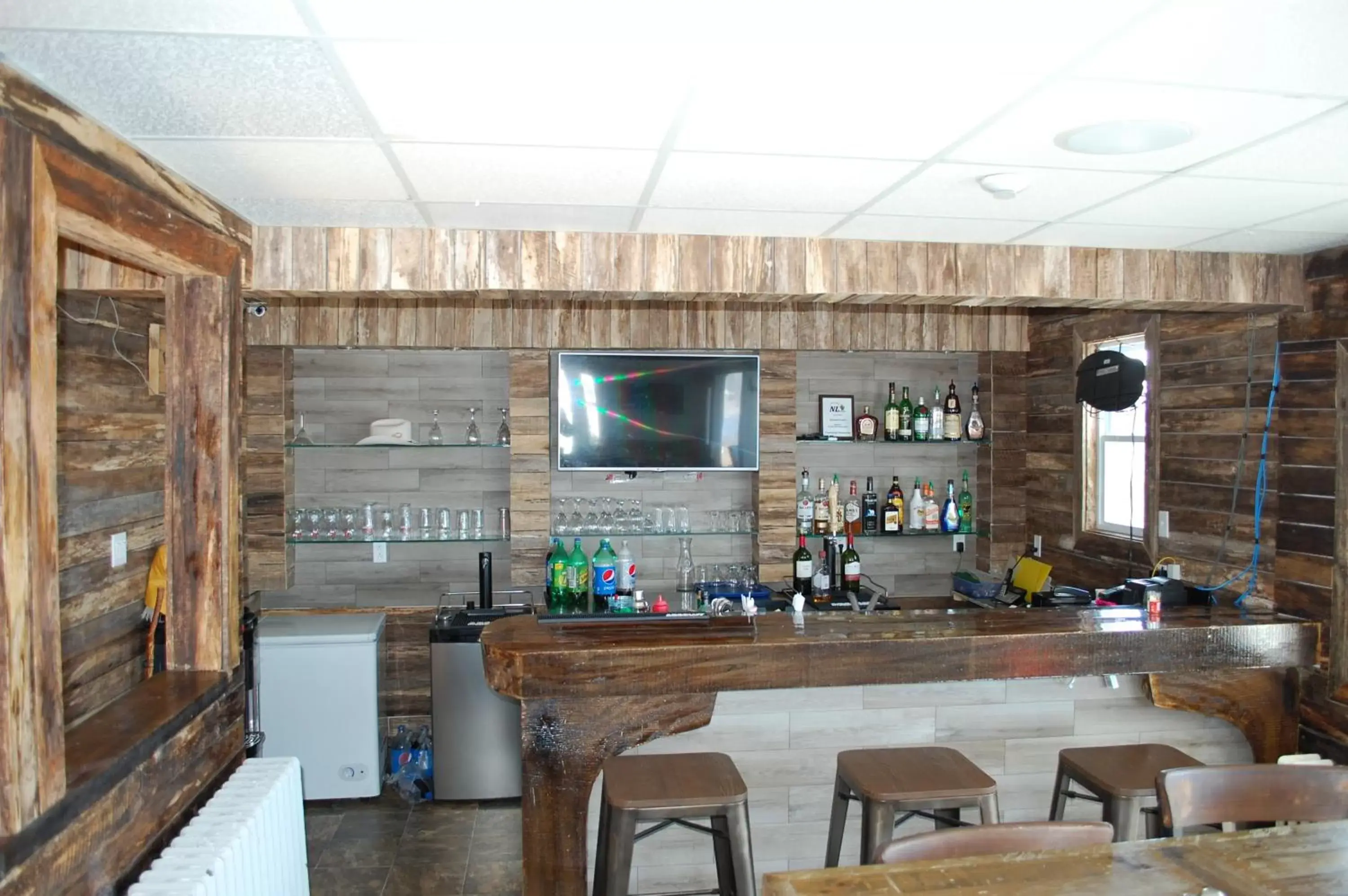 Lounge/Bar in Edge of the Avalon Inn