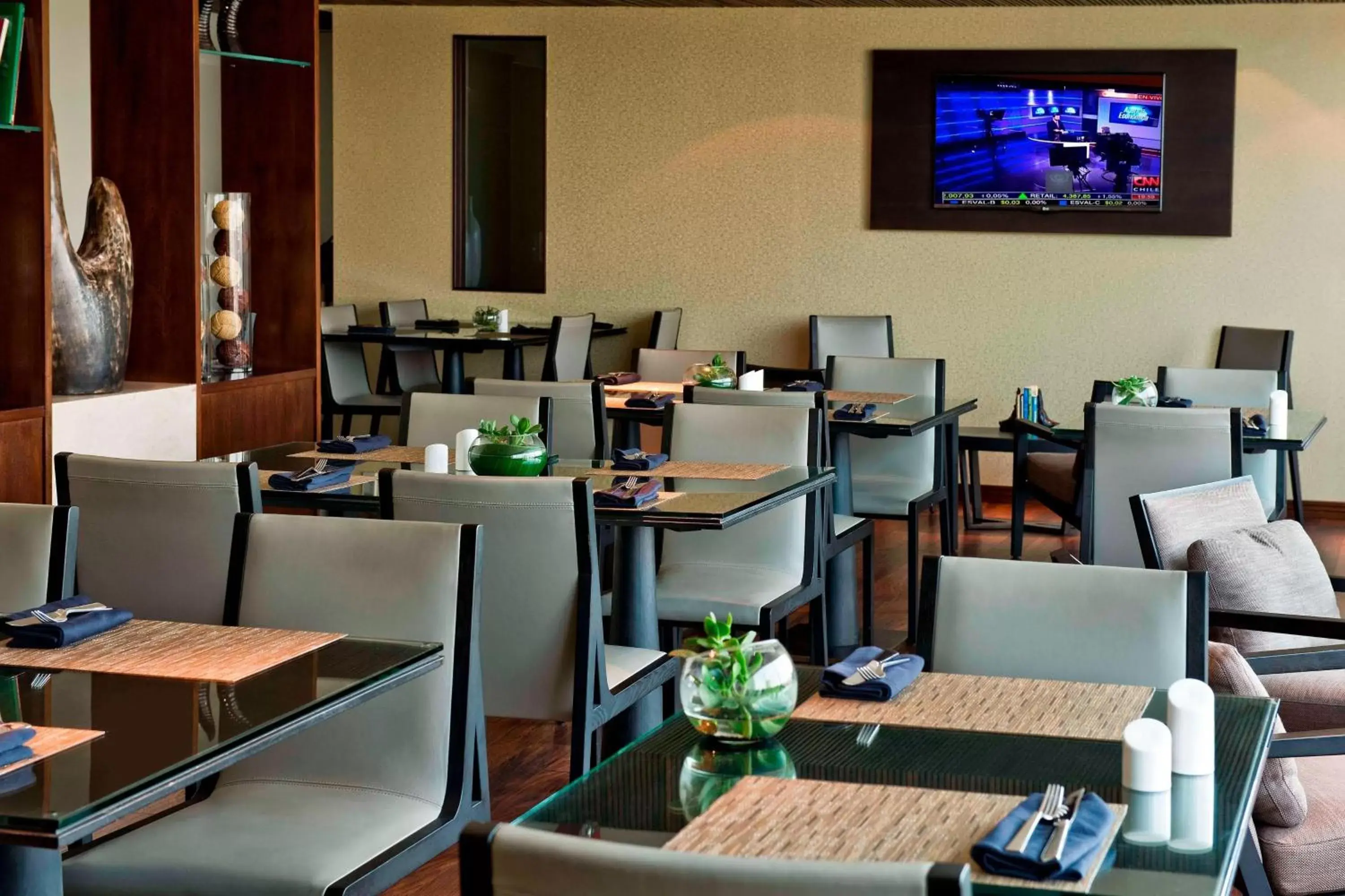 Lounge or bar, Restaurant/Places to Eat in Renaissance Santiago by Marriott