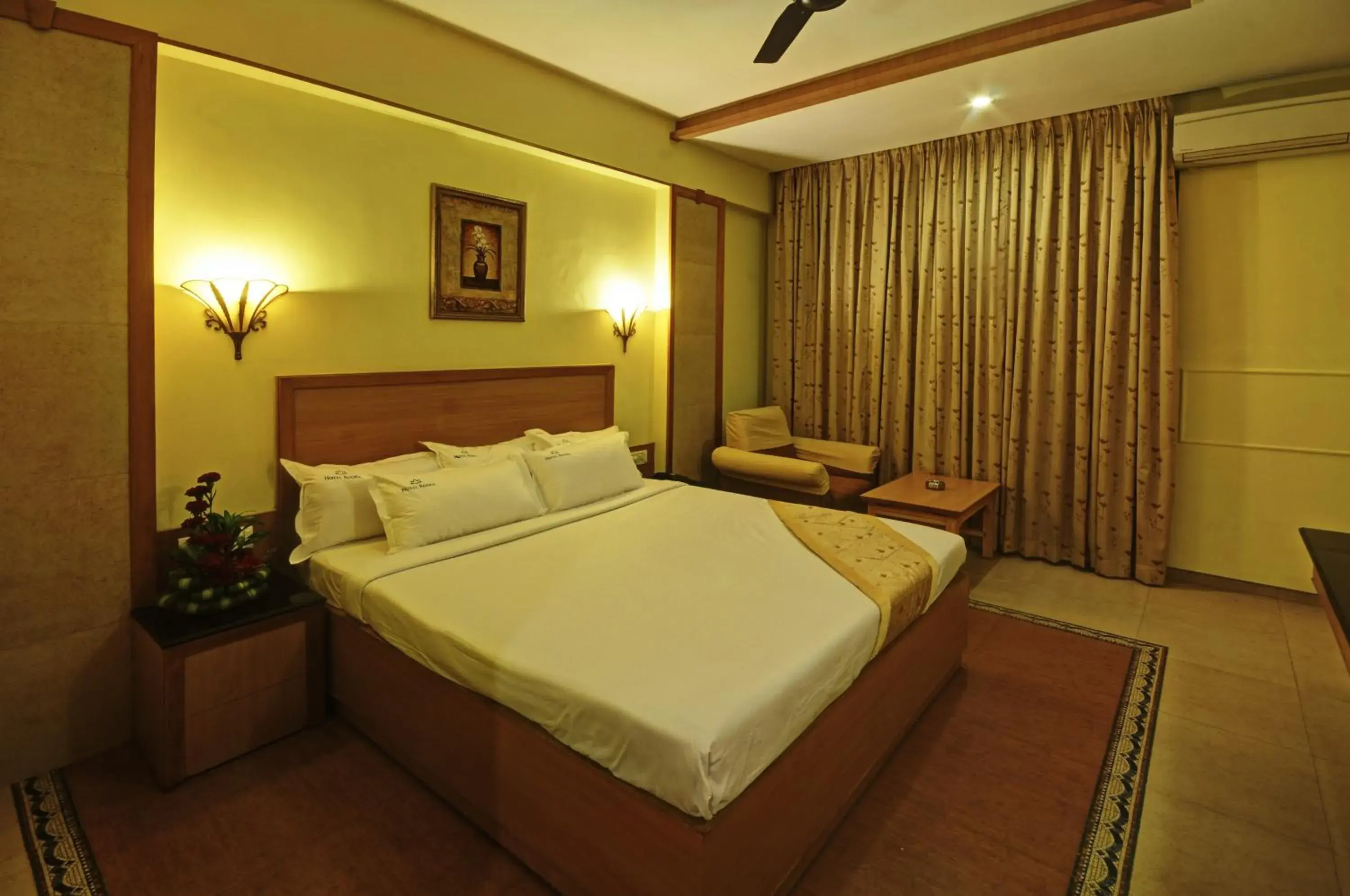 Bed in Hotel Roopa