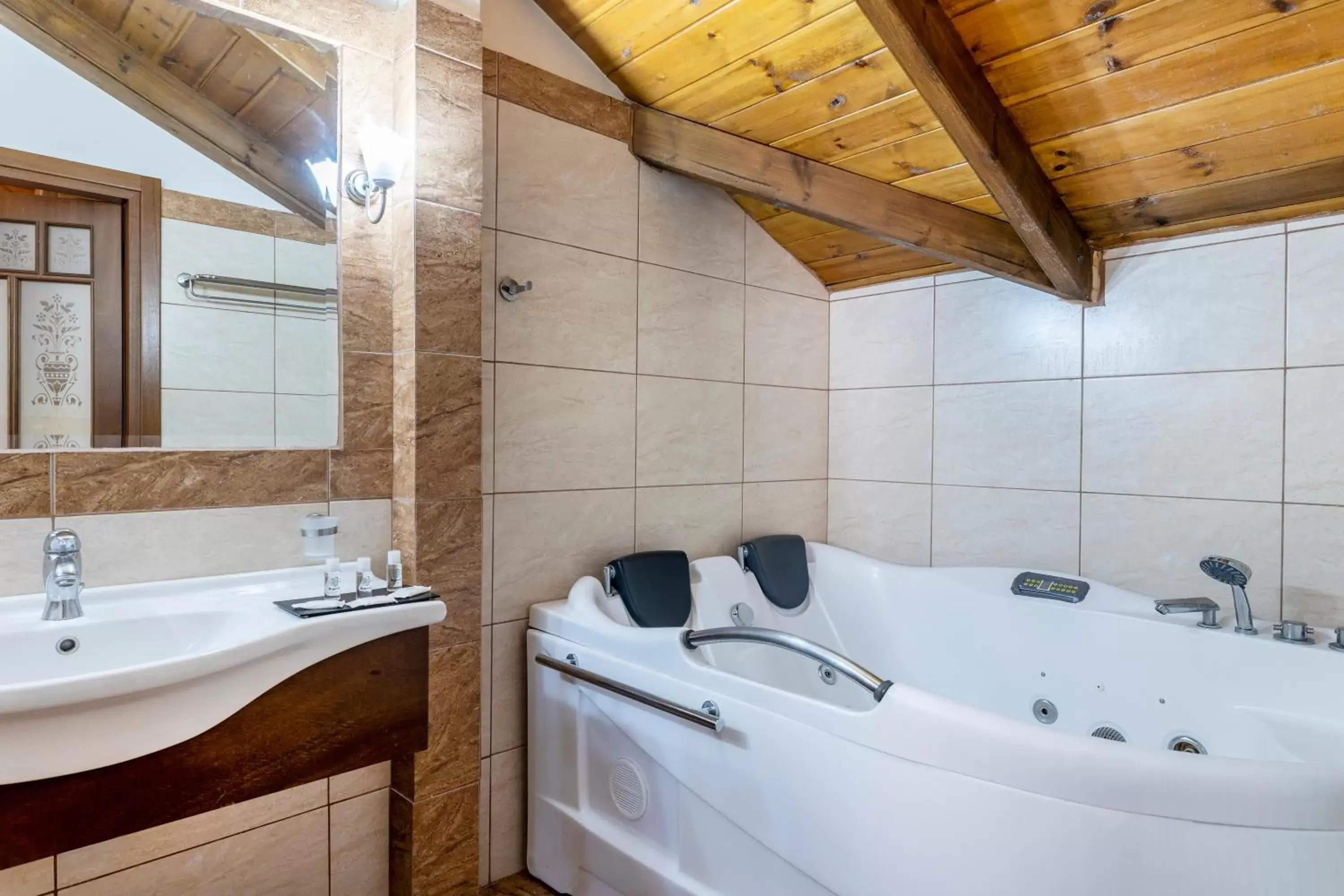 Bathroom in Konitsa Mountain Hotel