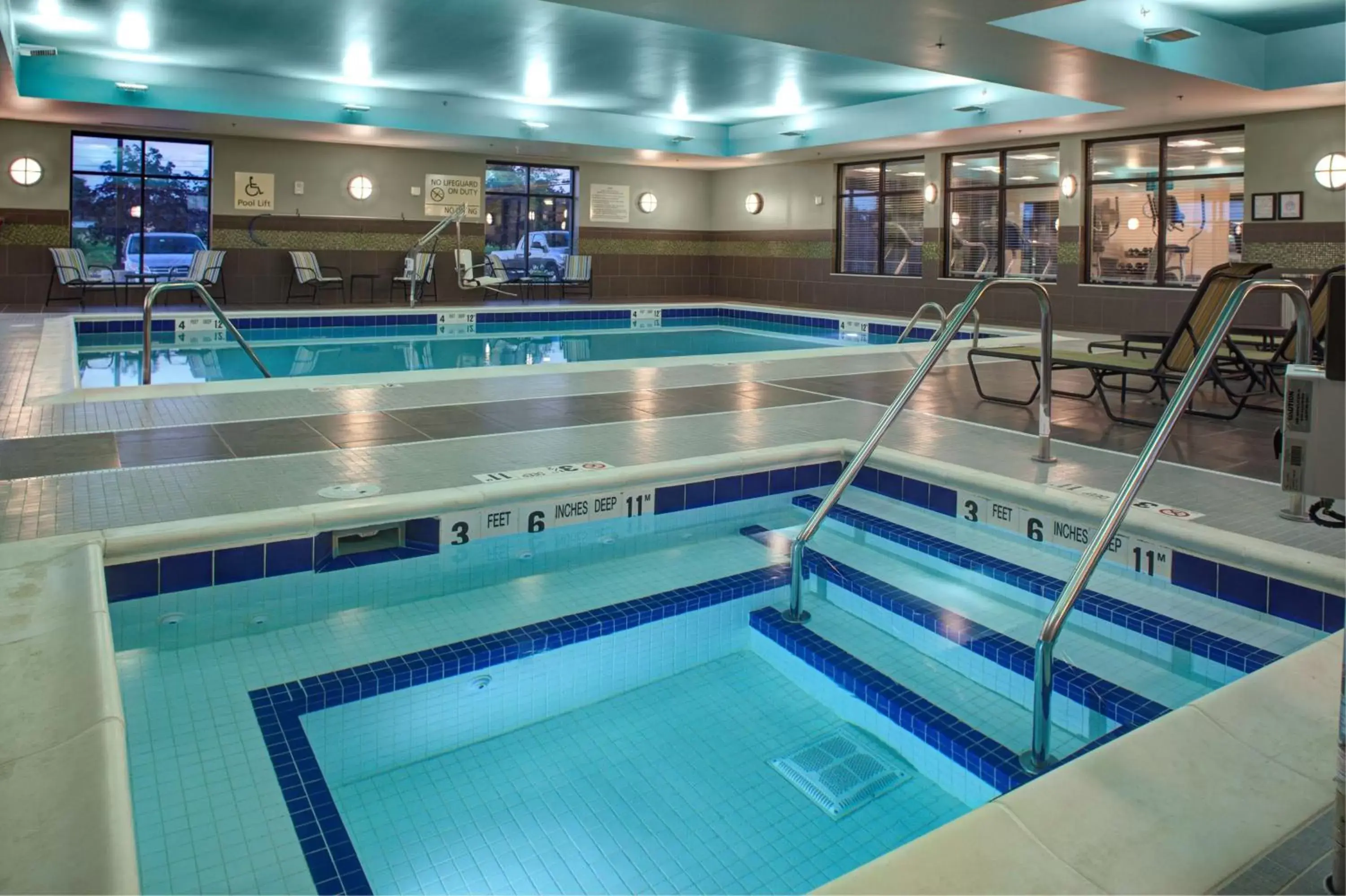 Hot Tub, Swimming Pool in Hampton Inn & Suites Syracuse North Airport Area
