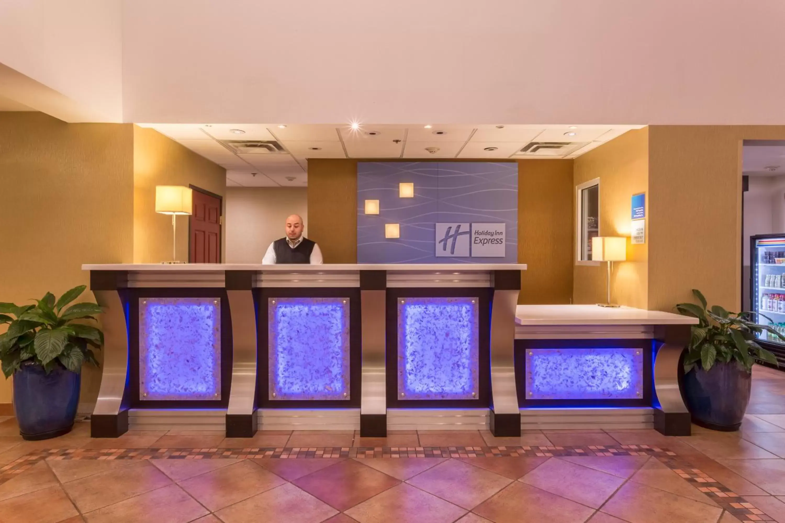 Property building, Lobby/Reception in Holiday Inn Express Hotel & Suites Manteca, an IHG Hotel