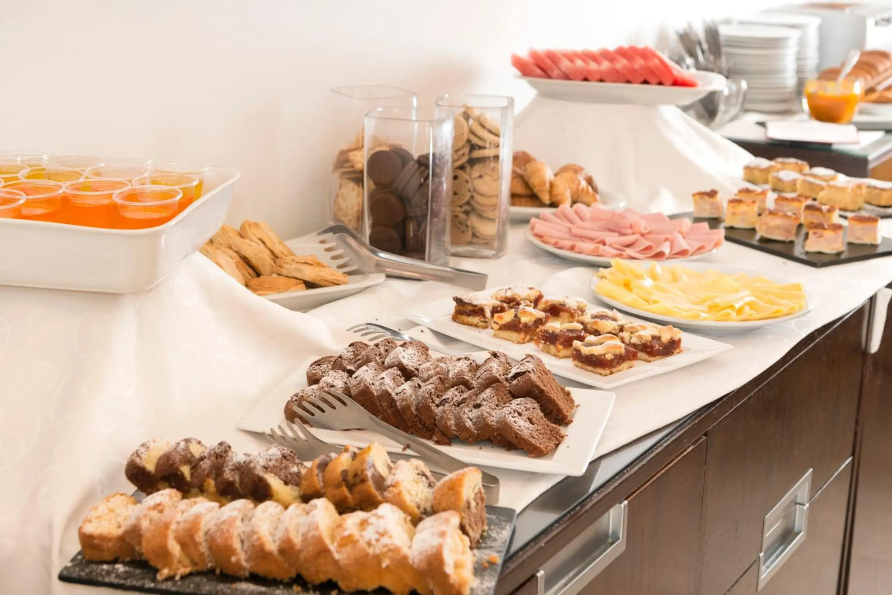 Food and drinks in Hathor Hotels Mendoza Food and drinks in Hathor Hotels Mendoza