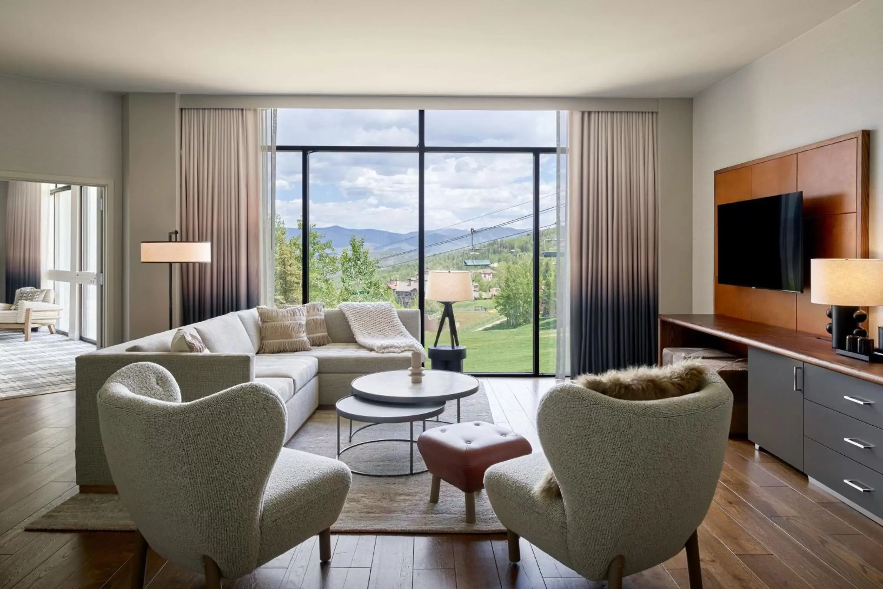 Living room, Seating Area in Viewline Resort Snowmass, Autograph Collection