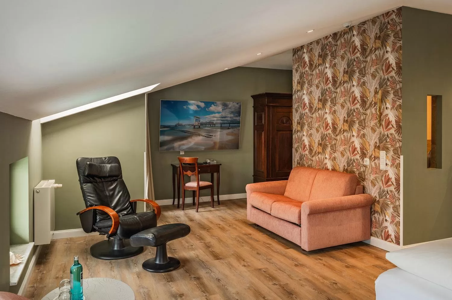 Seating area in Strandhotel Heringsdorf mit Soleaußenpool 30 Grad