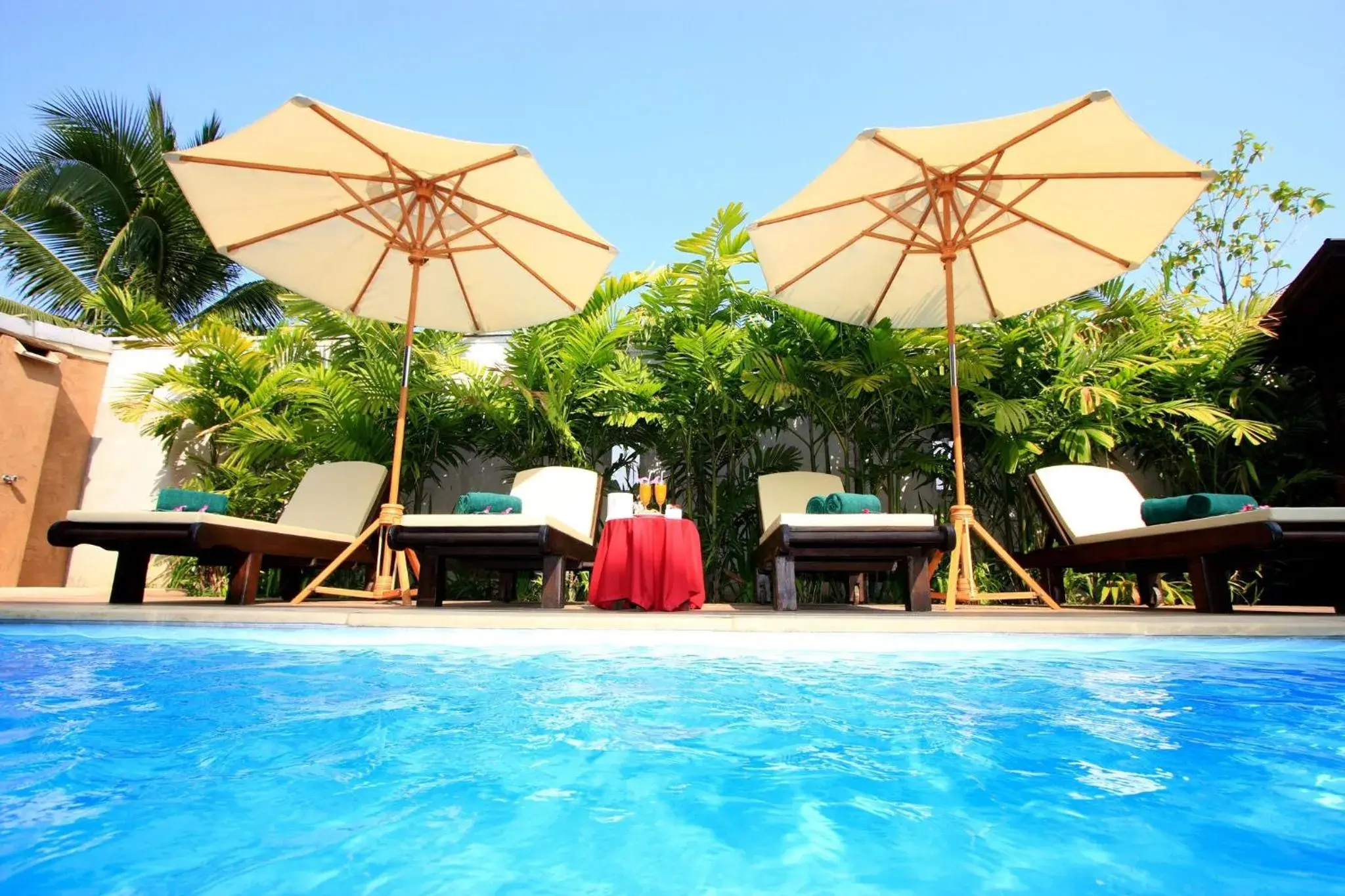 Swimming Pool in Shewe Wana Suite Resort