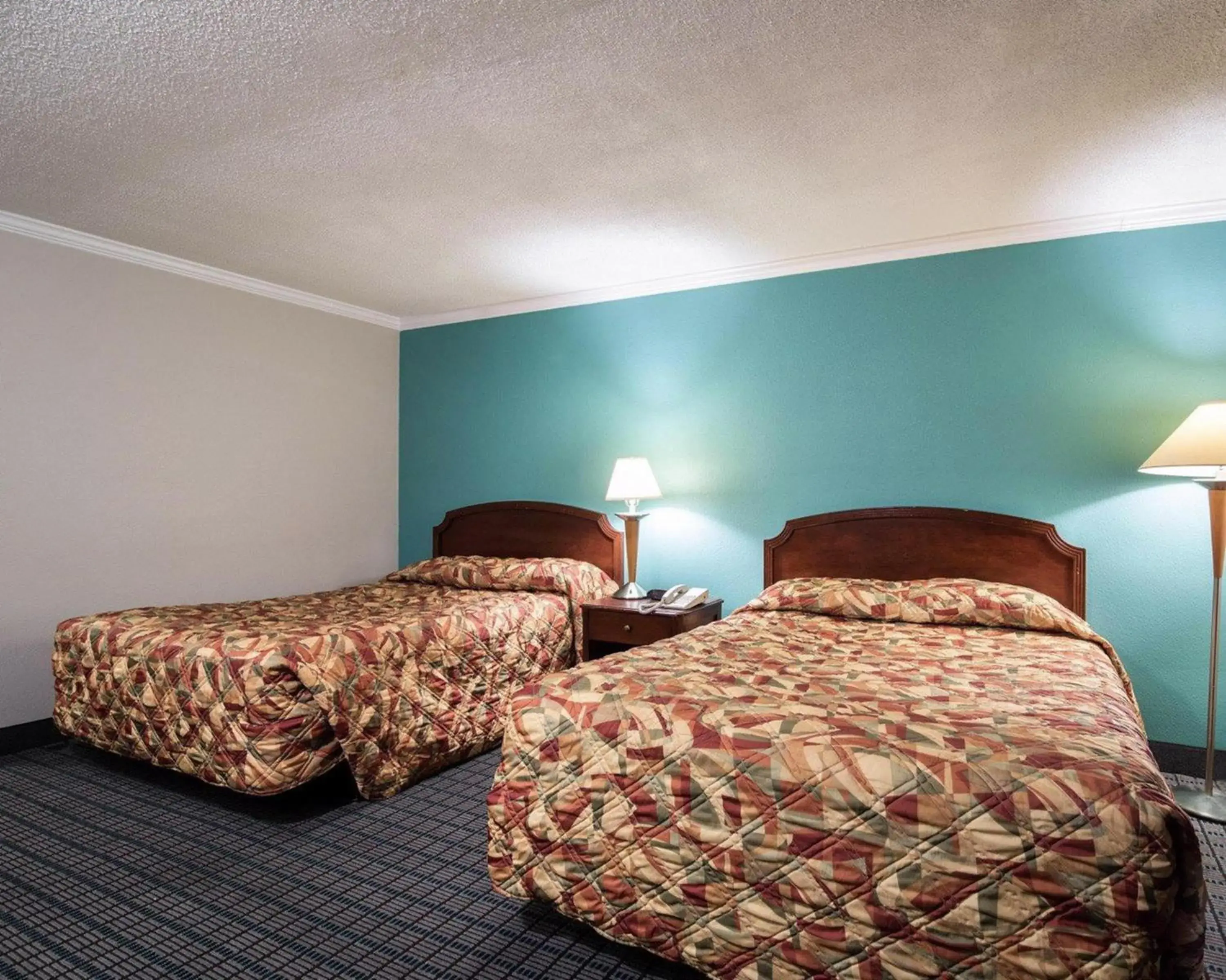 Bed in Rodeway Inn Syracuse