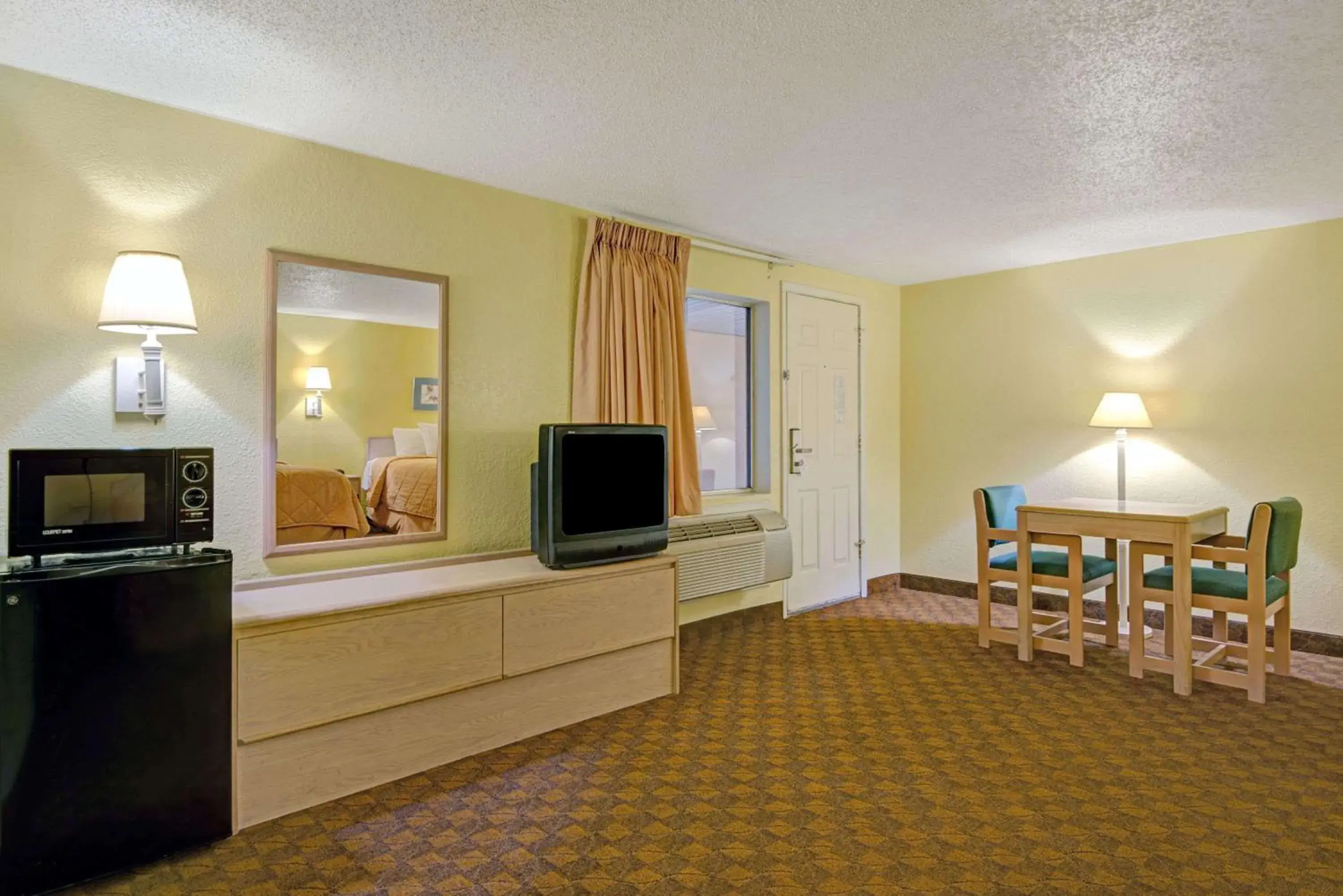 Photo of the whole room in White Rock Inn Photo of the whole room in White Rock Inn