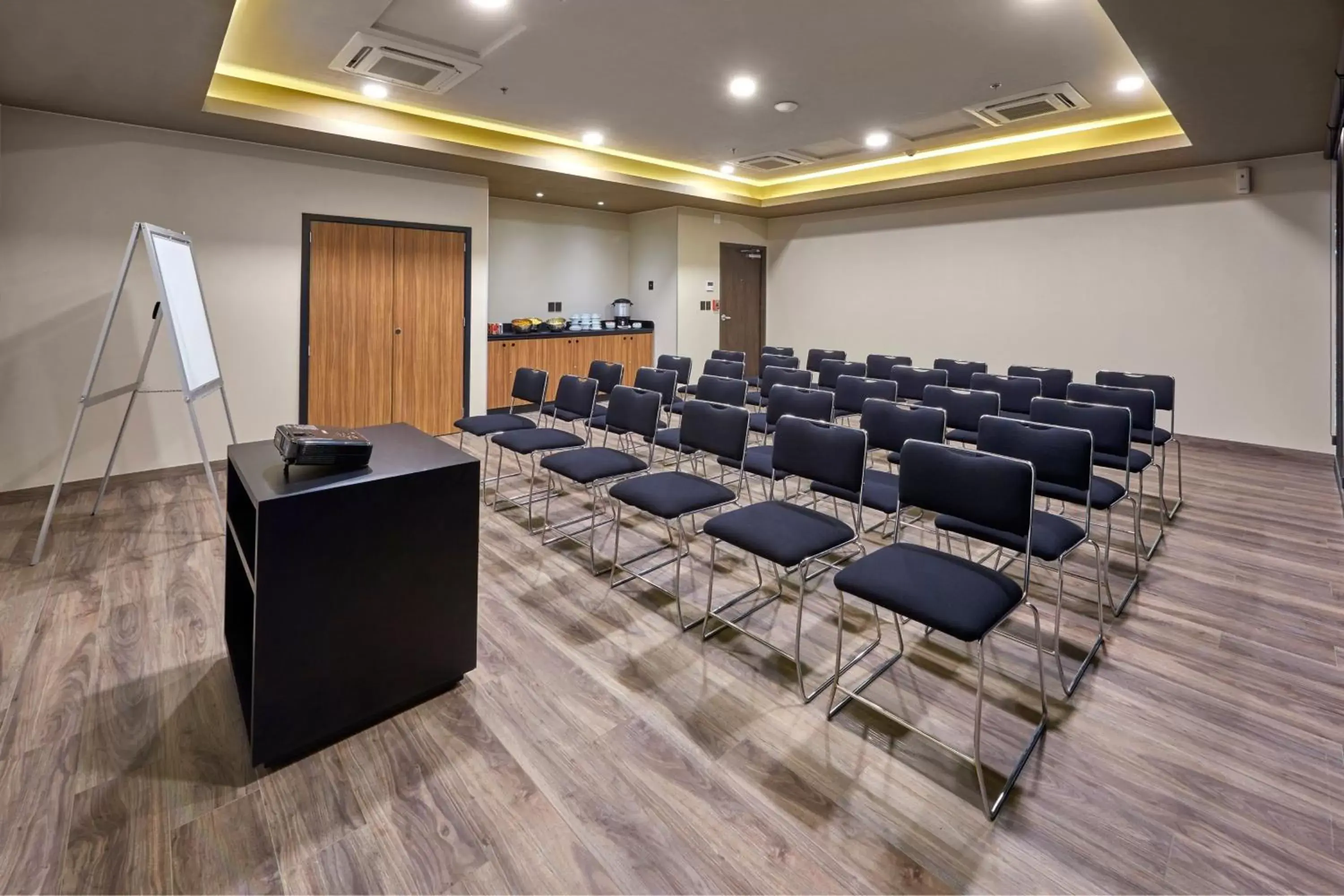 Meeting/conference room in City Express Plus by Marriott Merida