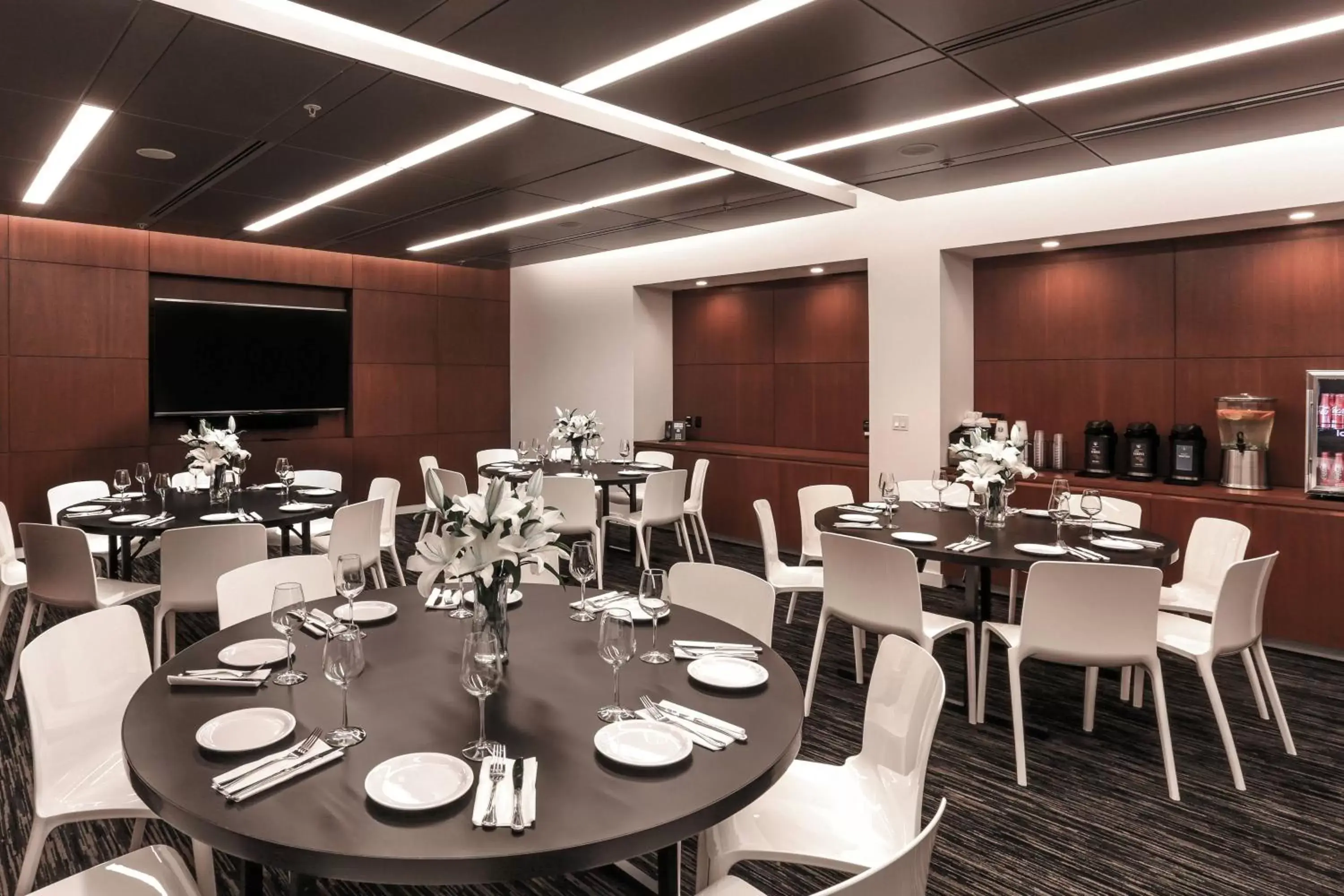 Meeting/conference room, Restaurant/Places to Eat in Courtyard by Marriott Long Island City/New York Manhattan View