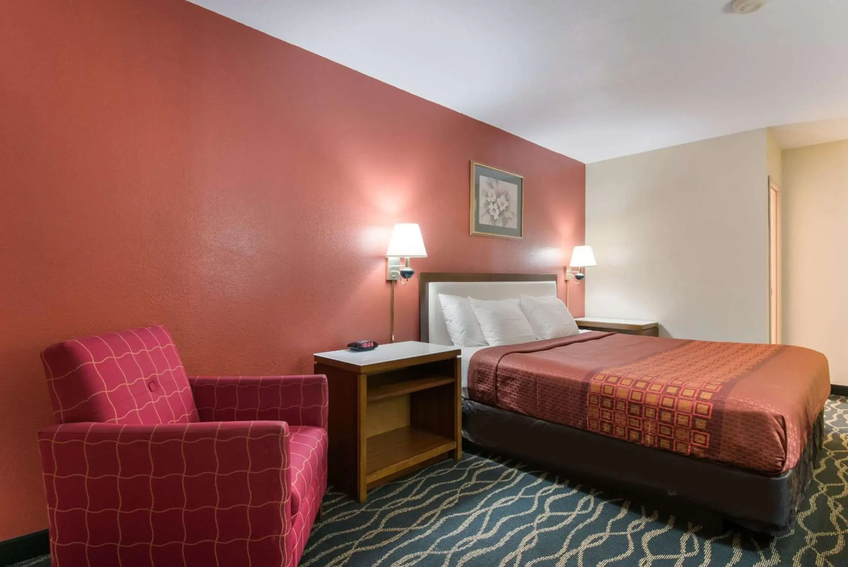 Photo of the whole room, Bed in Rodeway Inn Wormleysburg – Harrisburg