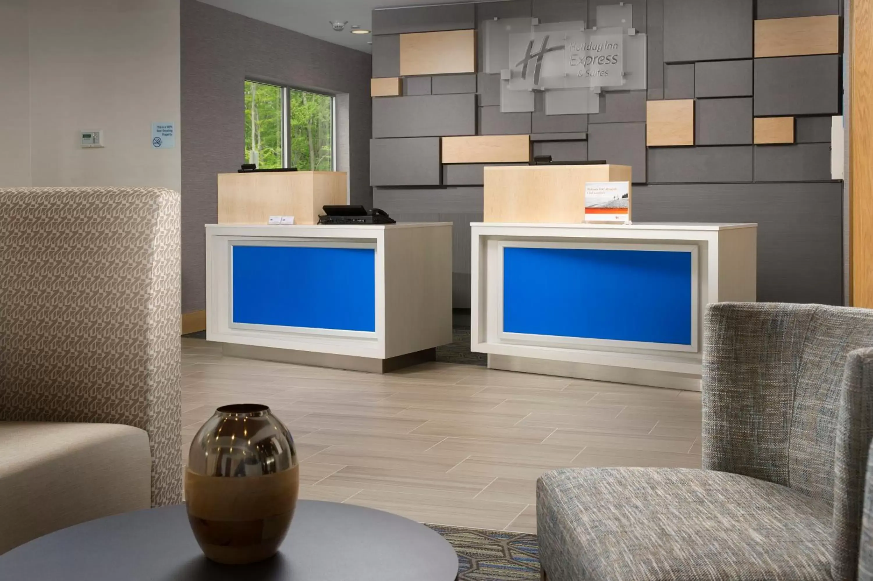 Property building in Holiday Inn Express & Suites by IHG Altoona by IHG Property building in Holiday Inn Express & Suites by IHG Altoona by IHG