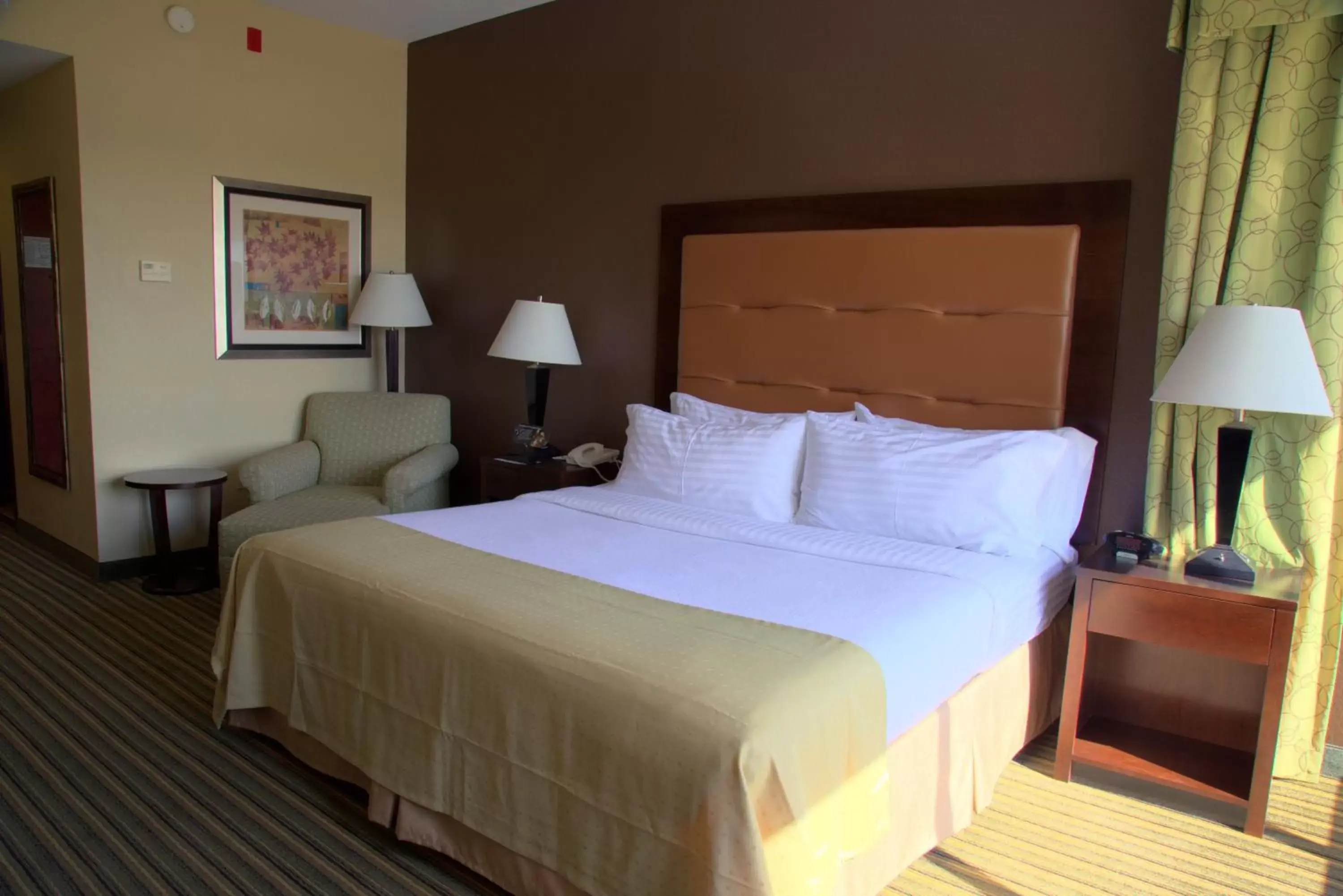 Photo of the whole room, Bed in Holiday Inn Pearl - Jackson Area, an IHG Hotel