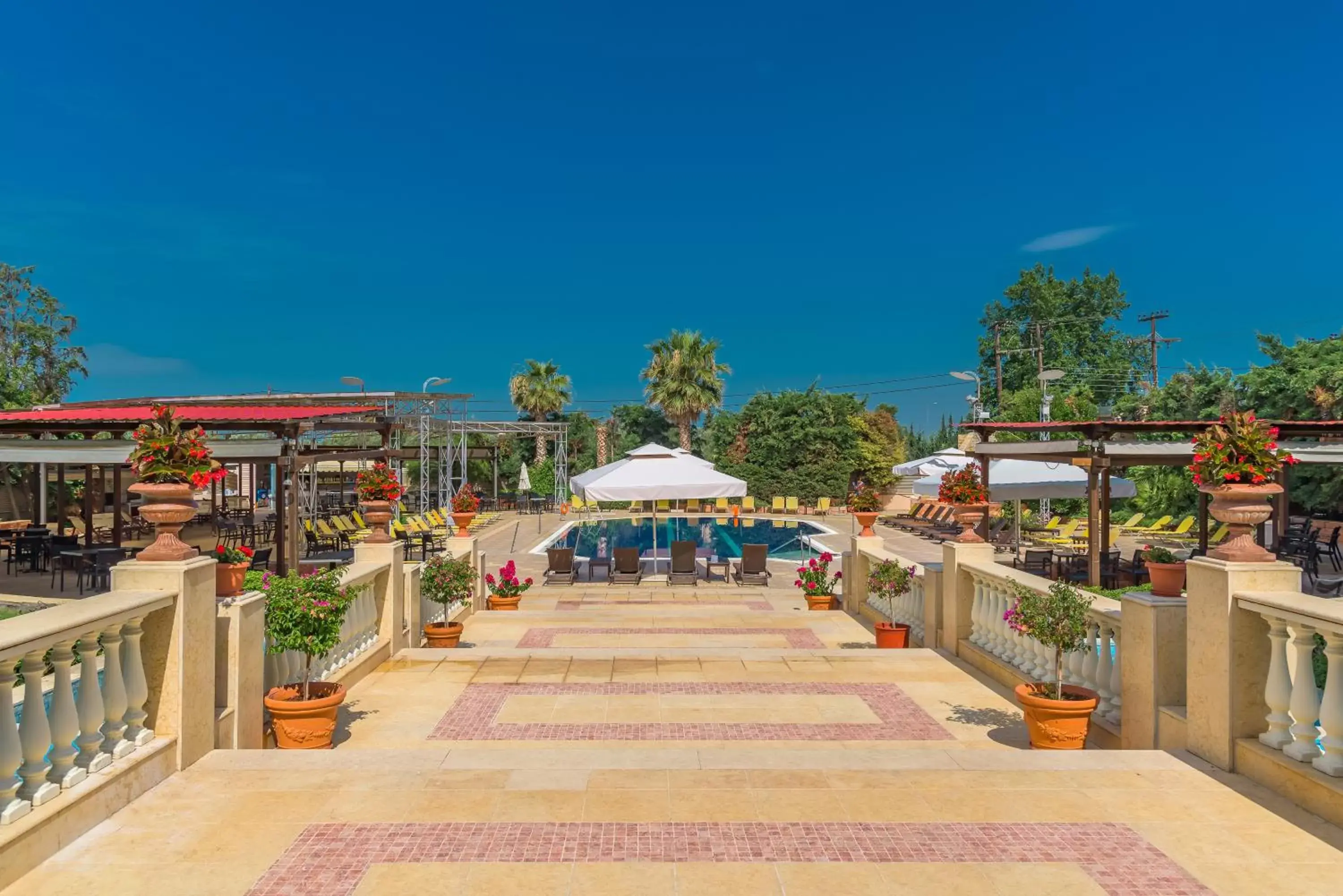 Swimming pool in Avalon Airport Hotel Thessaloniki