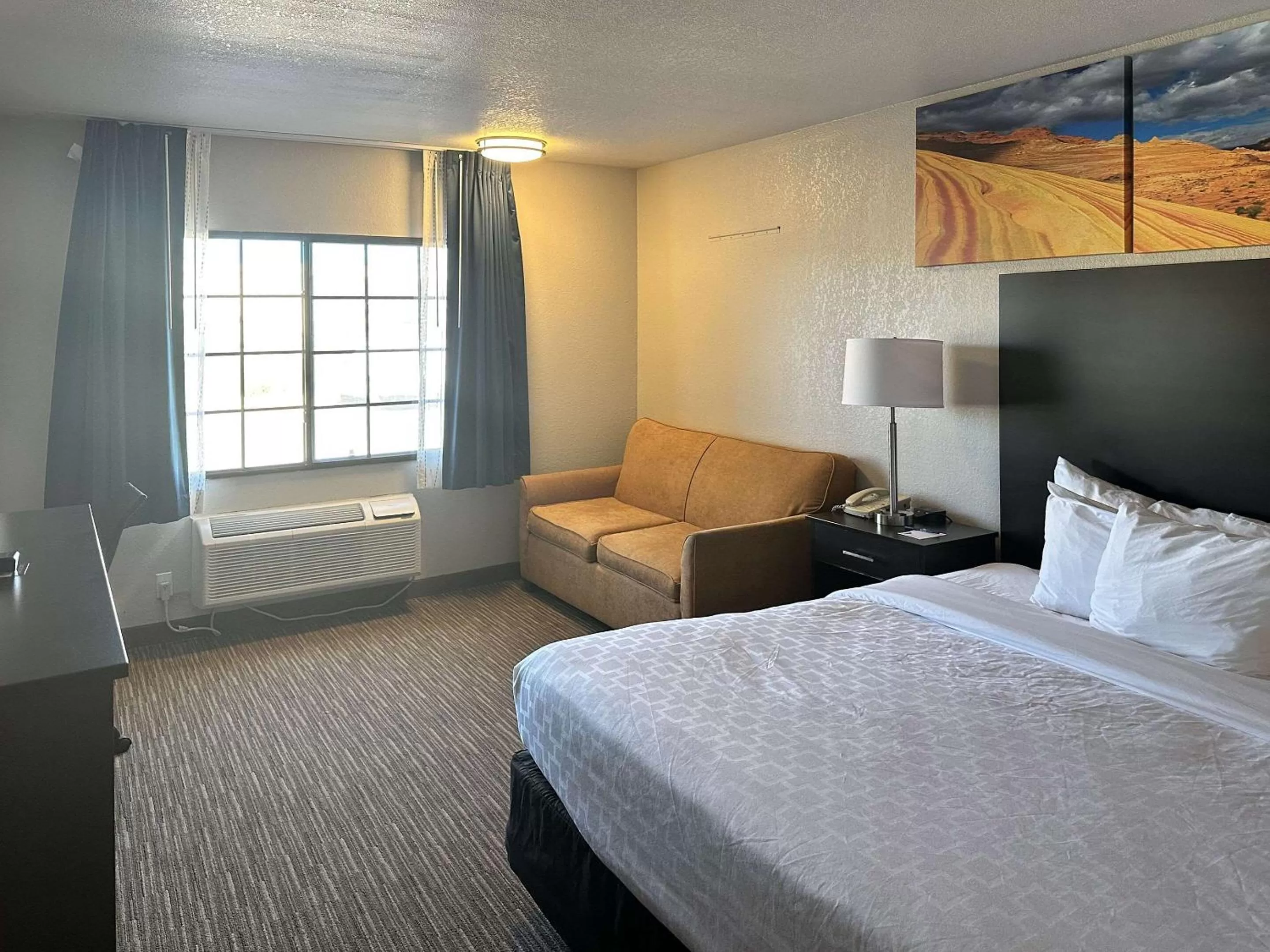 Bedroom in Clarion Pointe Winslow I-40