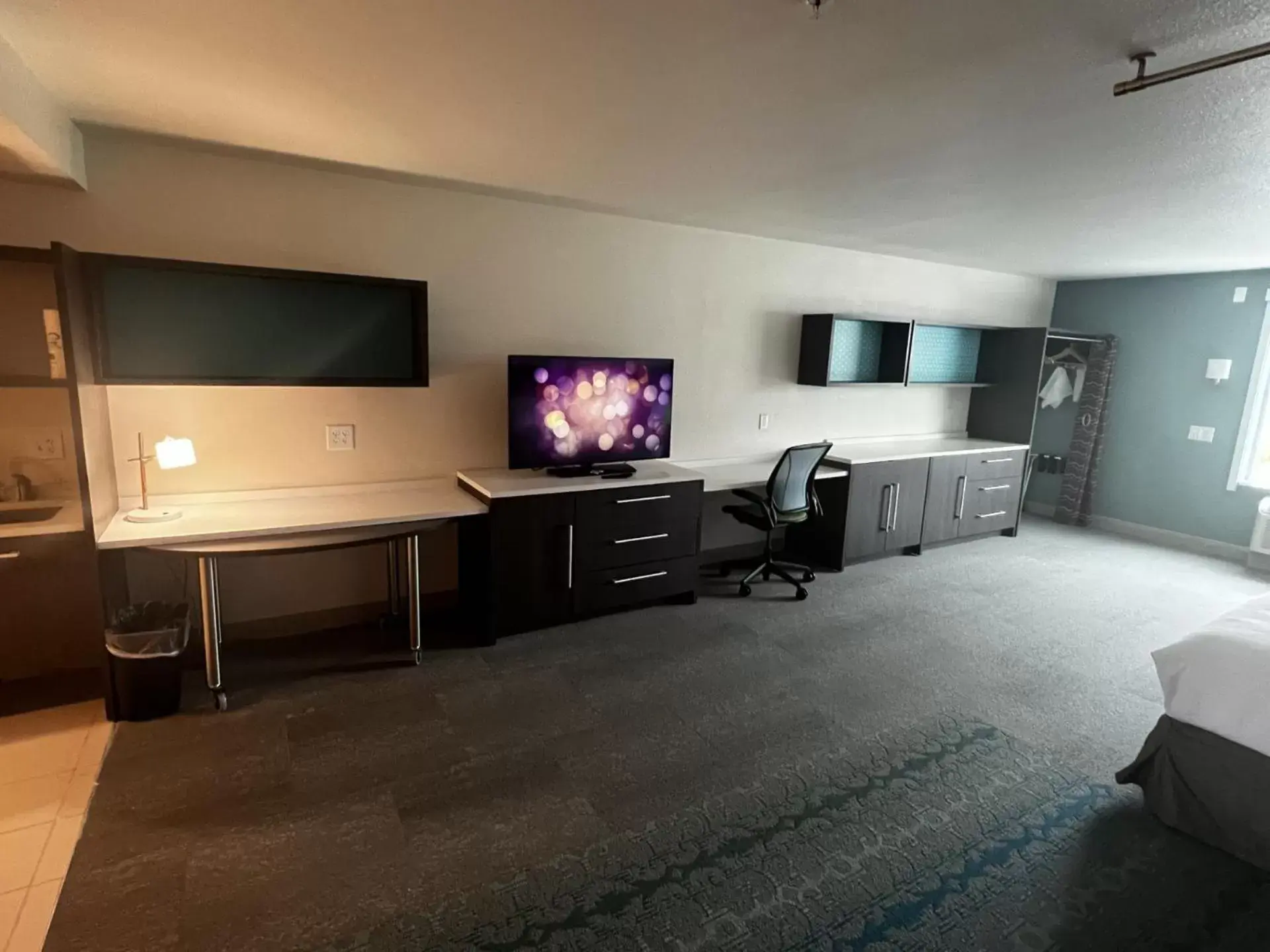 TV and multimedia, TV/Entertainment Center in Home2 Suites By Hilton Hinesville