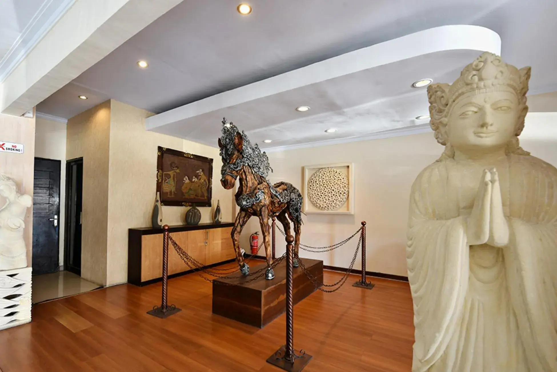 Lobby or reception in Puri Saron Denpasar Hotel