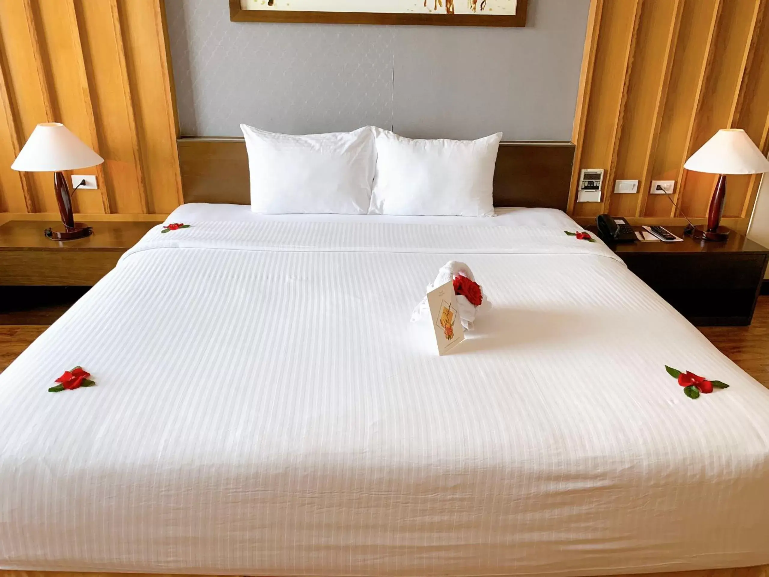 Bed in Muong Thanh Luxury Nhat Le Hotel