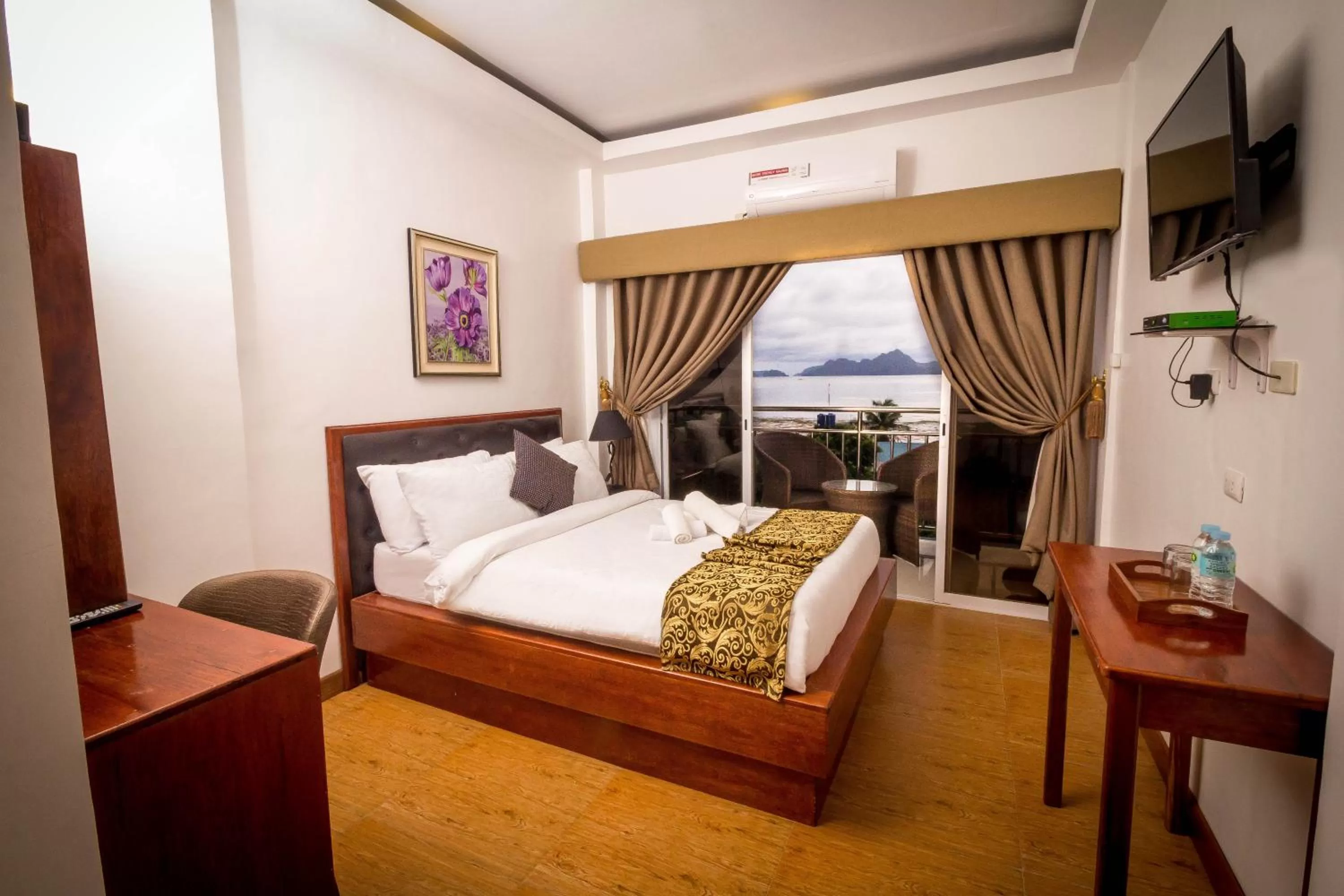 Bed in El Nido Royal Palm Inn