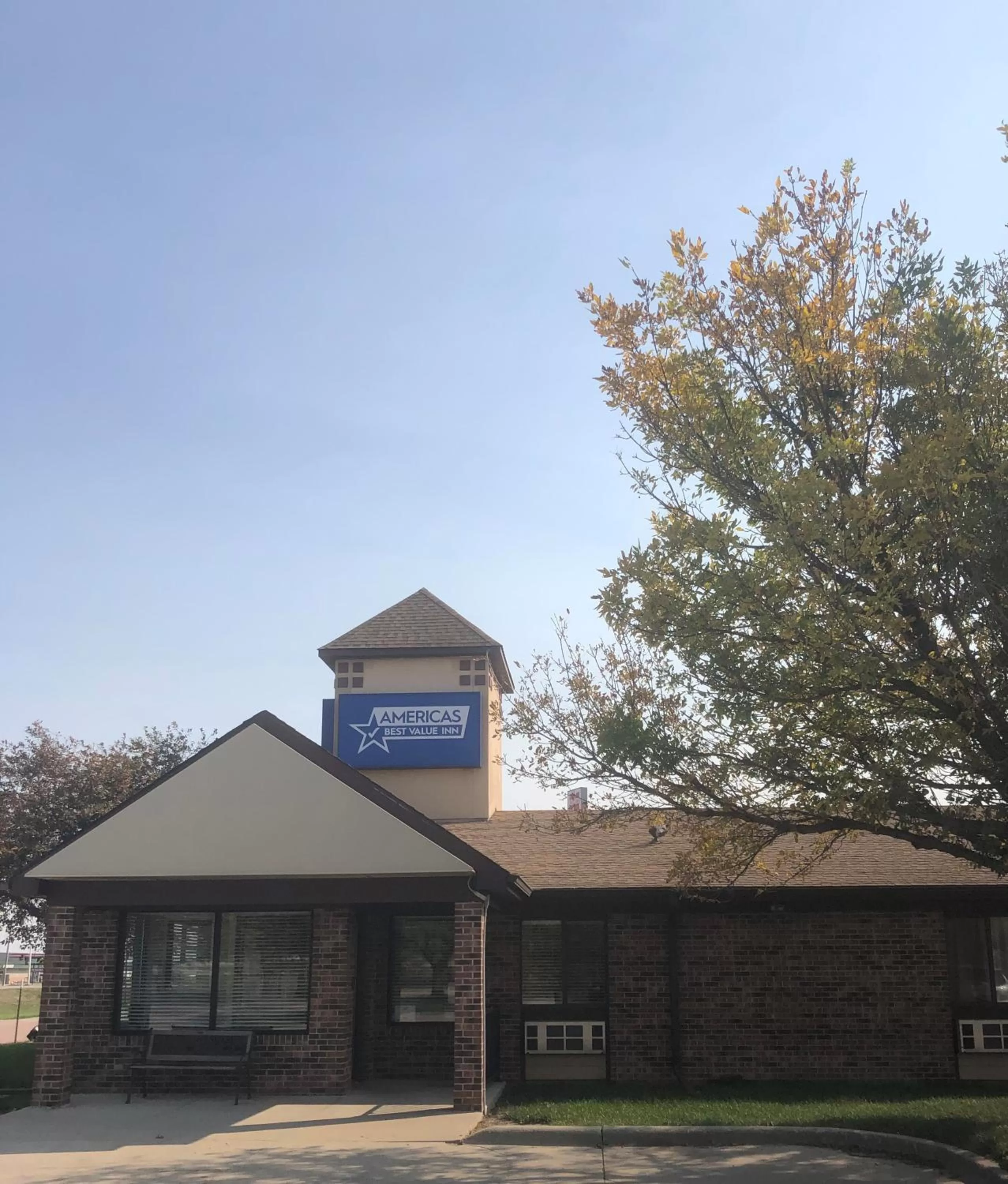 Property building in Americas Best Value Inn Onawa