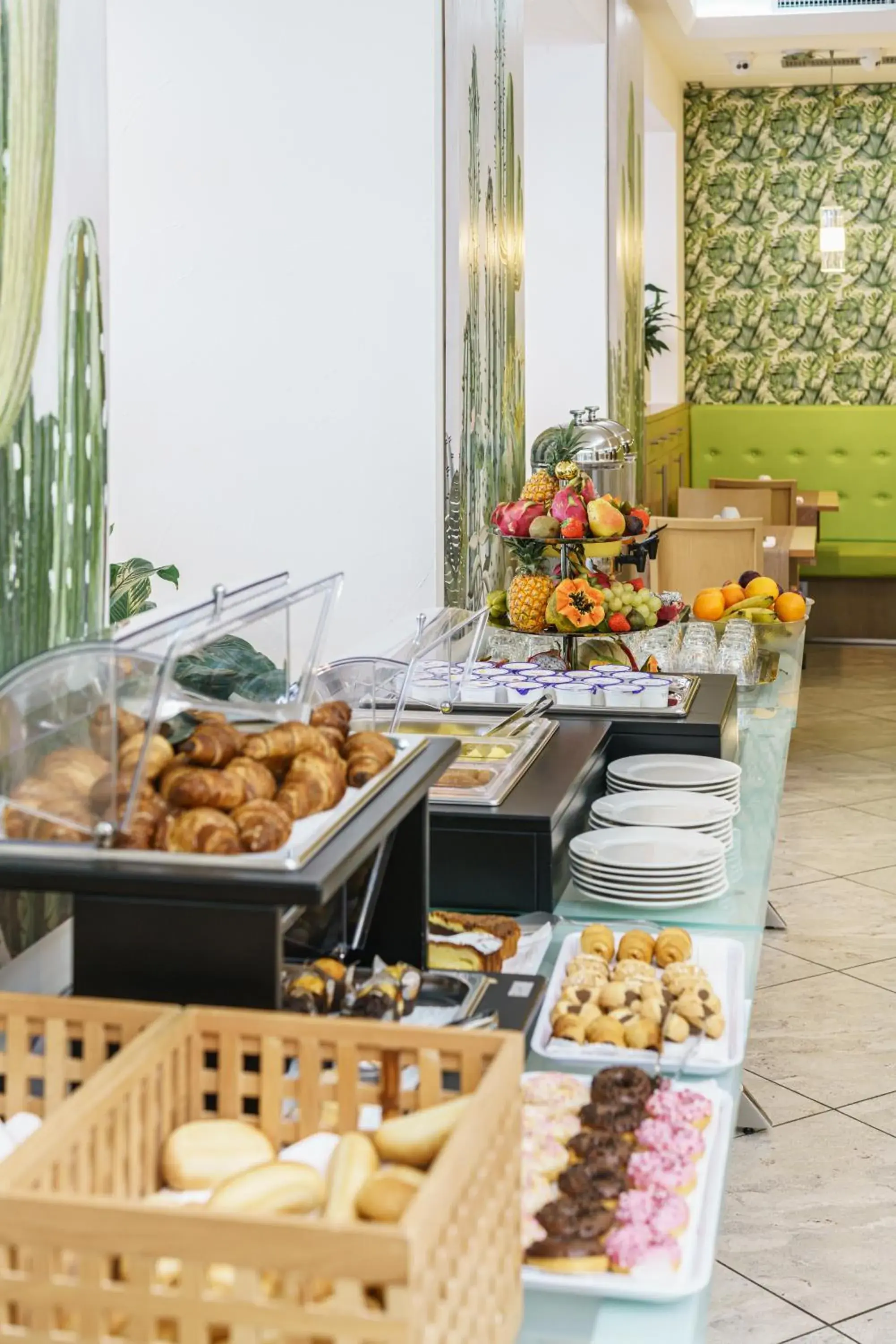 Continental breakfast, Food in Hotel Lampara