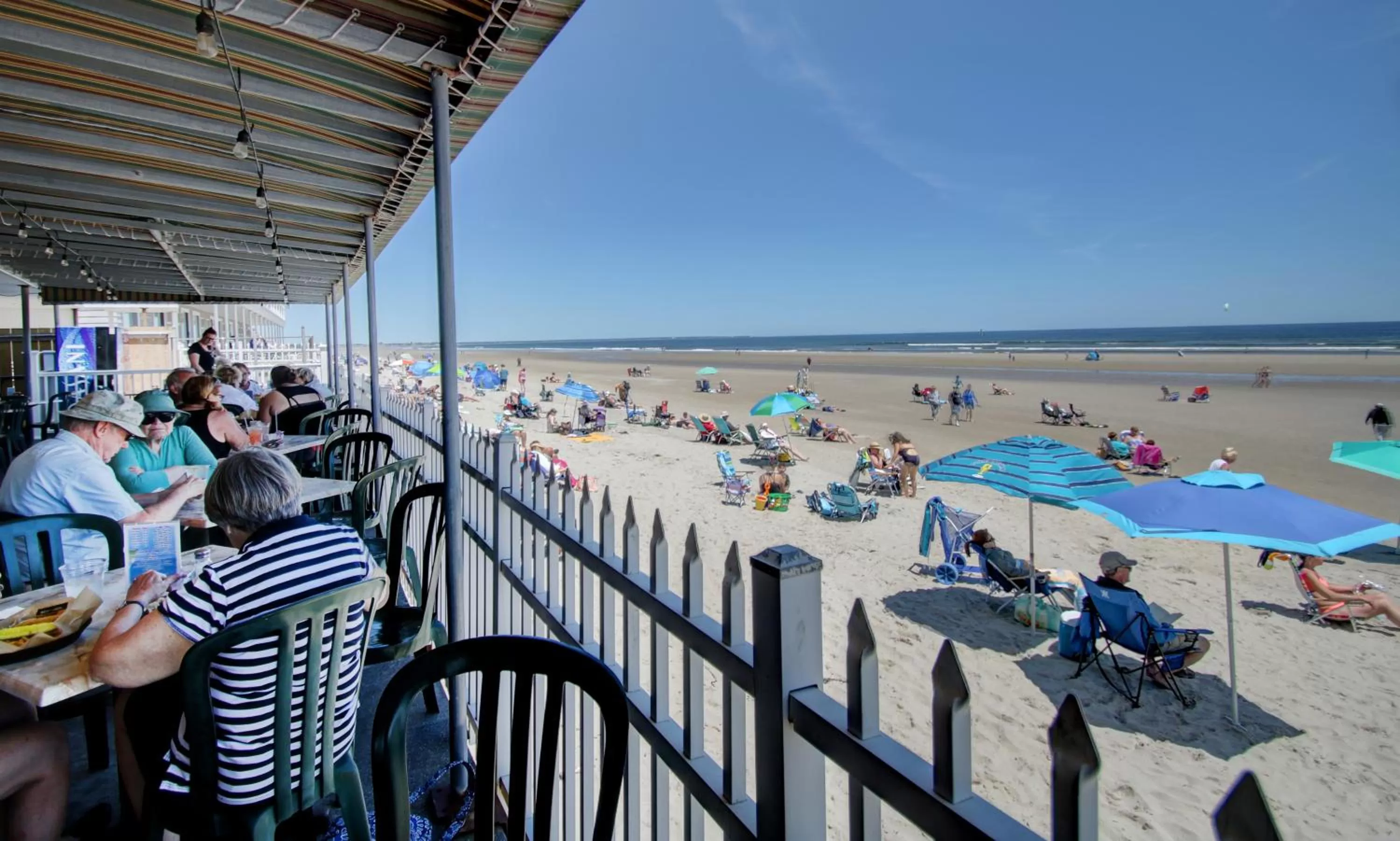 Restaurant/places to eat, Beach in Norseman Resort on the Beach