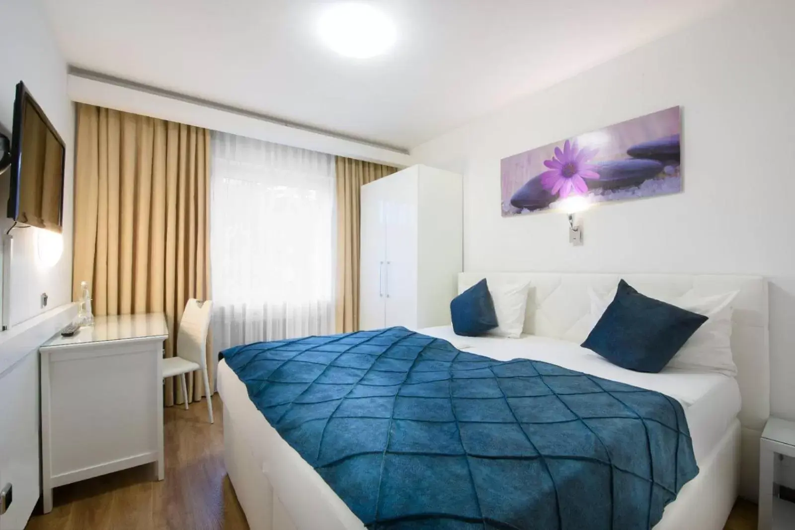 Bed in Hotel Rivoli
