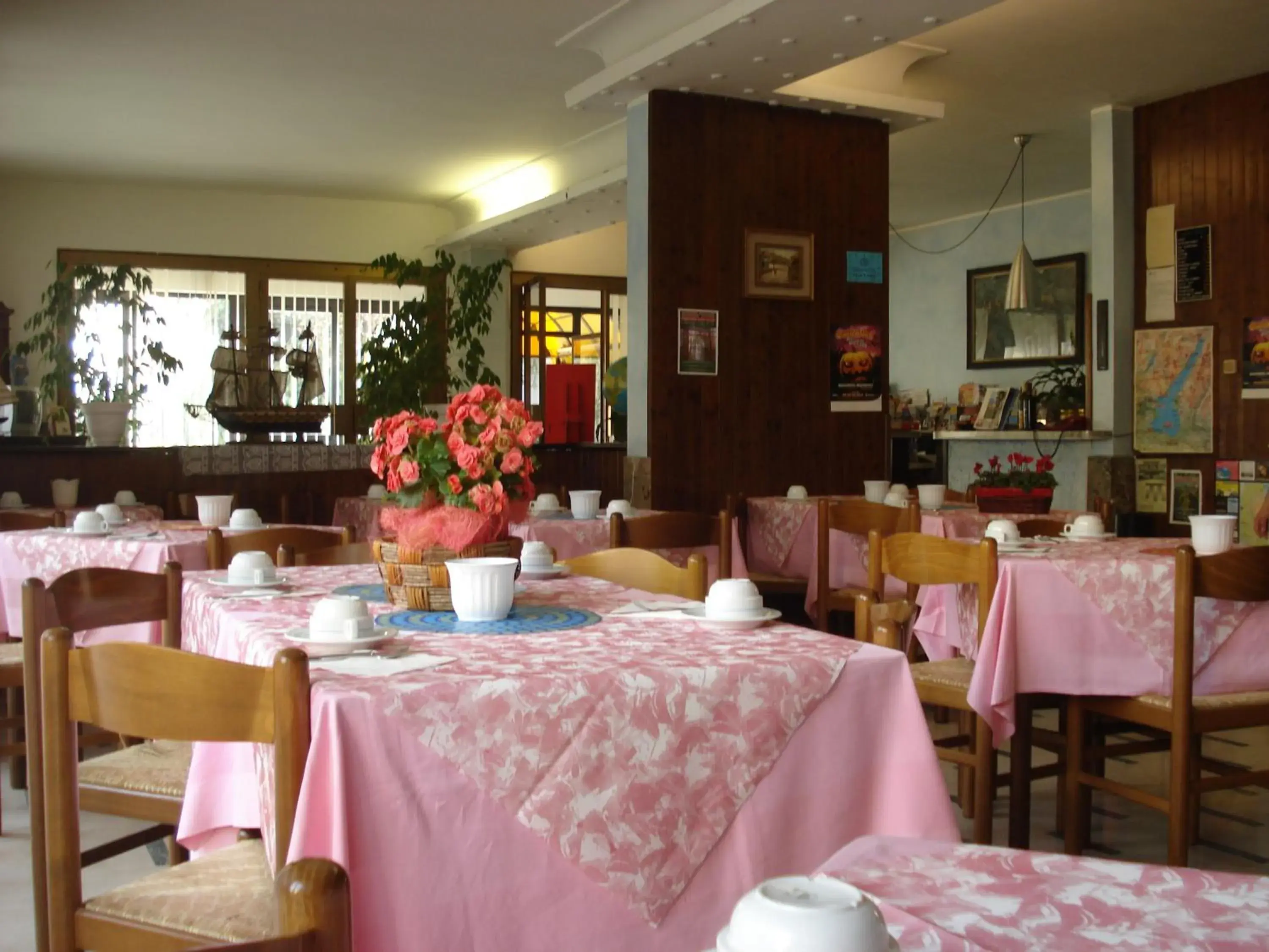 Restaurant/Places to Eat in Hotel Primavera
