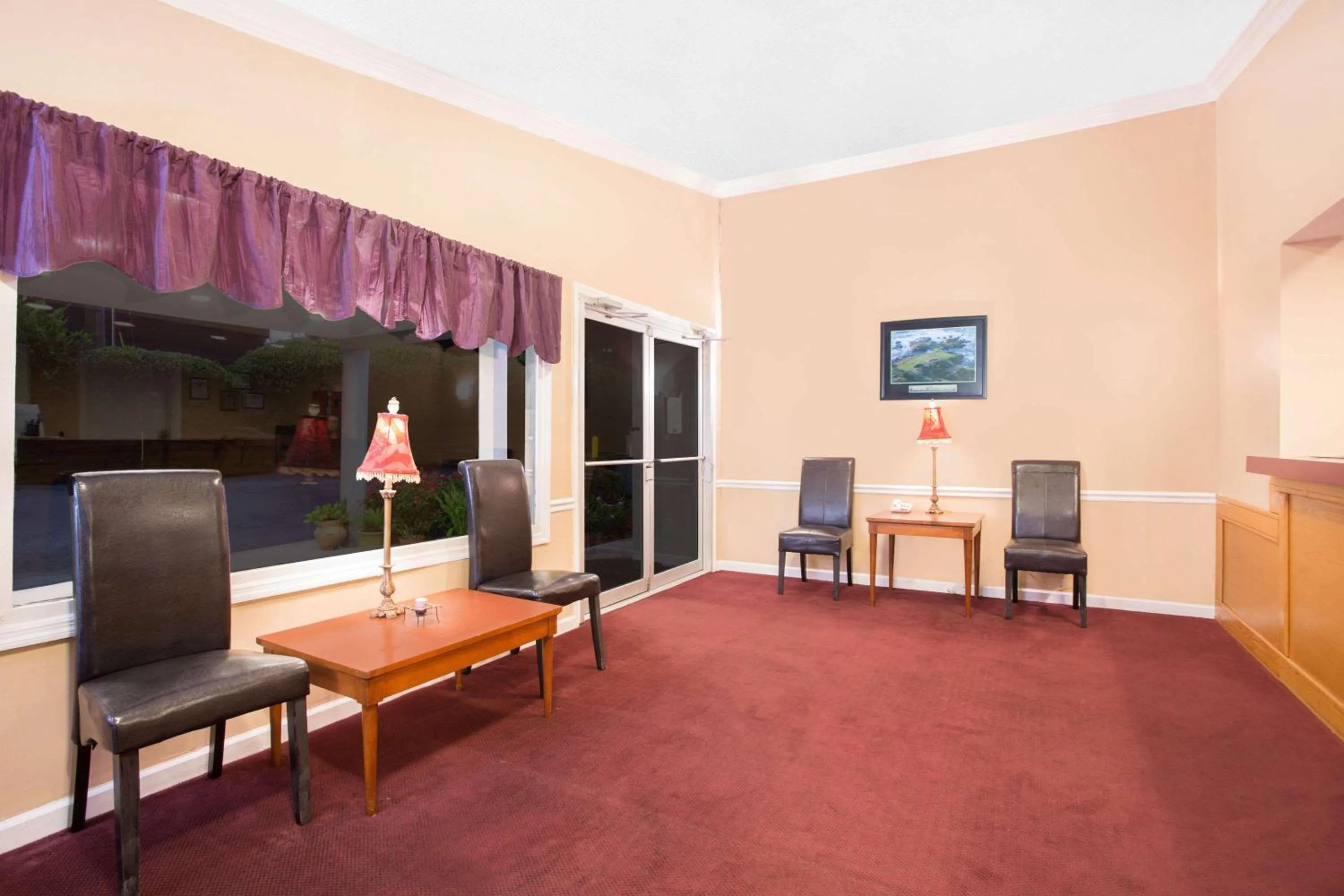 Lobby or reception in Knights Inn - Augusta