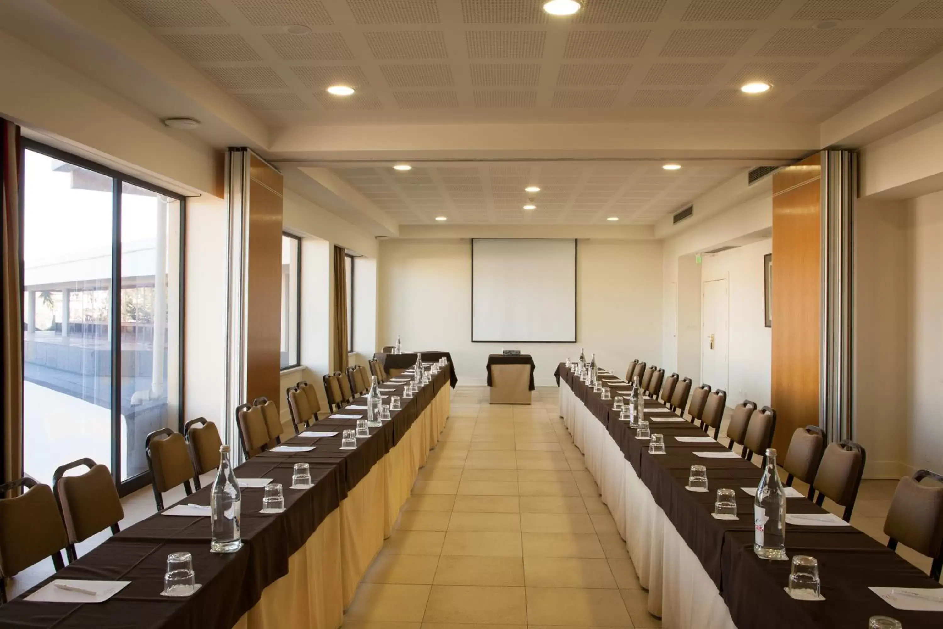 Meeting/conference room in Evora Hotel