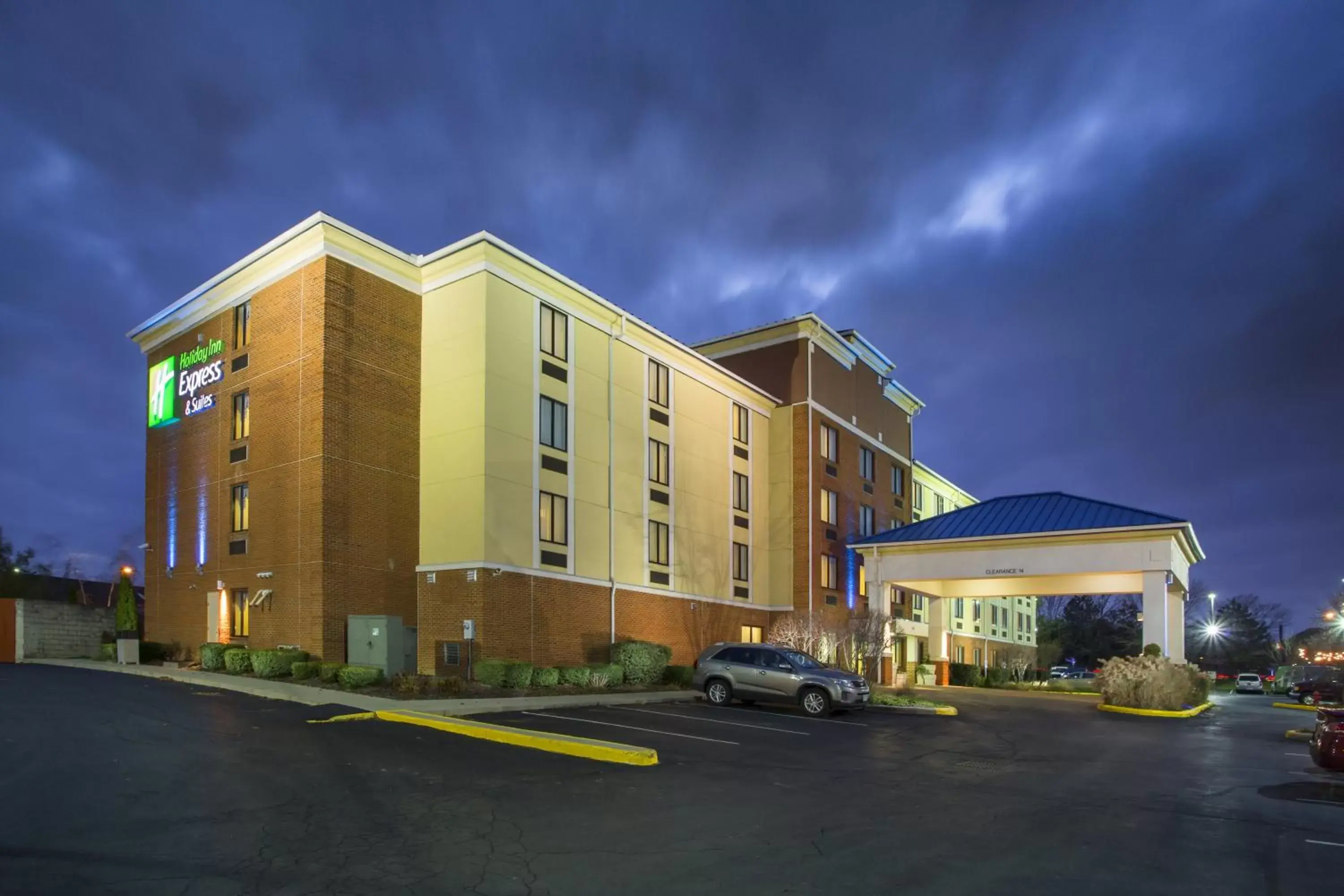 Property Building in Holiday Inn Express Hotel & Suites Columbus Airport, an IHG Hotel