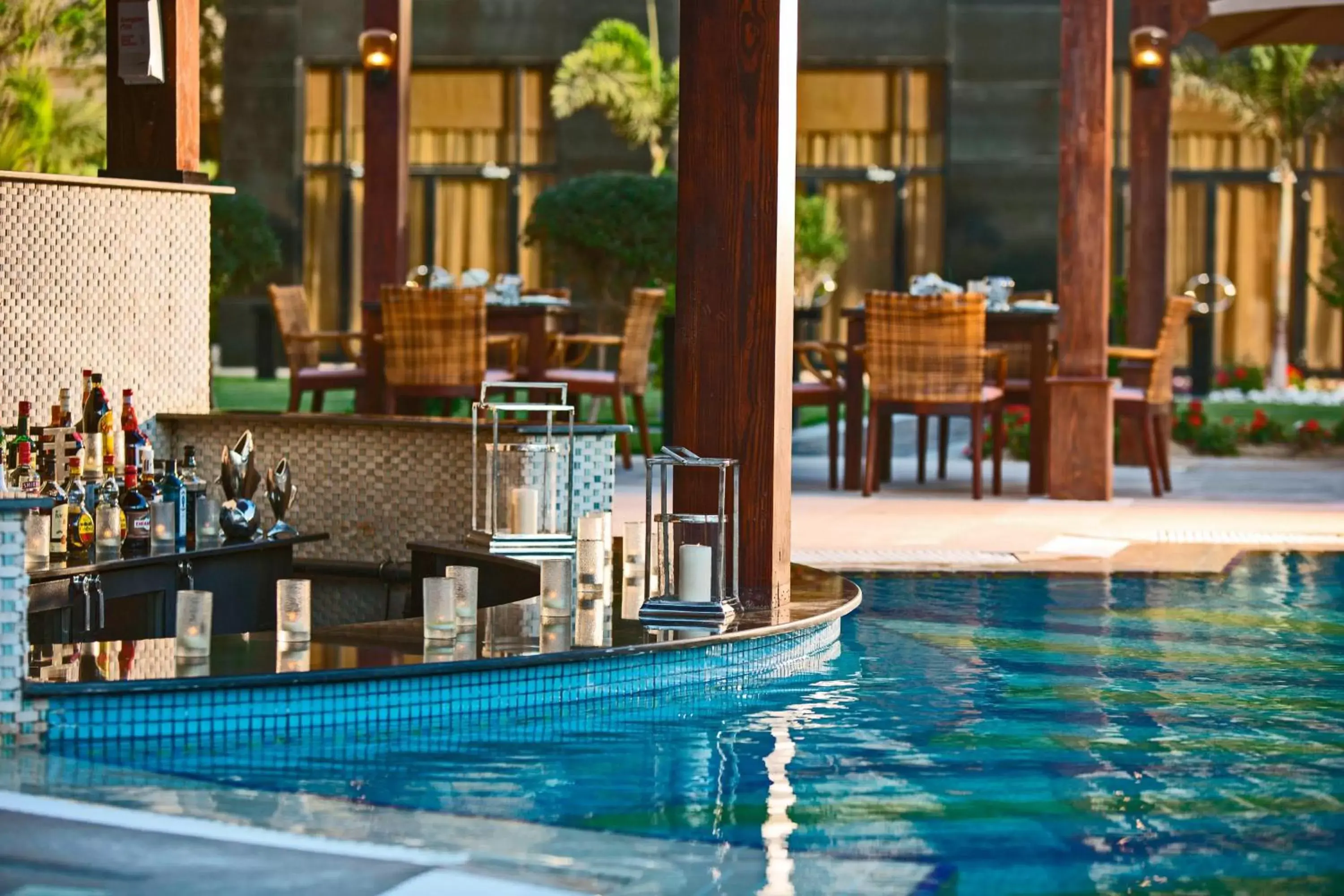 Restaurant/places to eat, Swimming Pool in Renaissance Cairo Mirage City Hotel